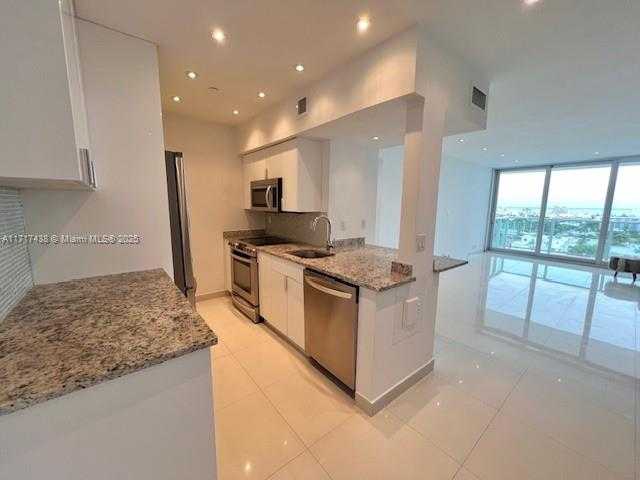 Small Image of 1000 WEST AVE #PH-07, Miami Beach Number 2