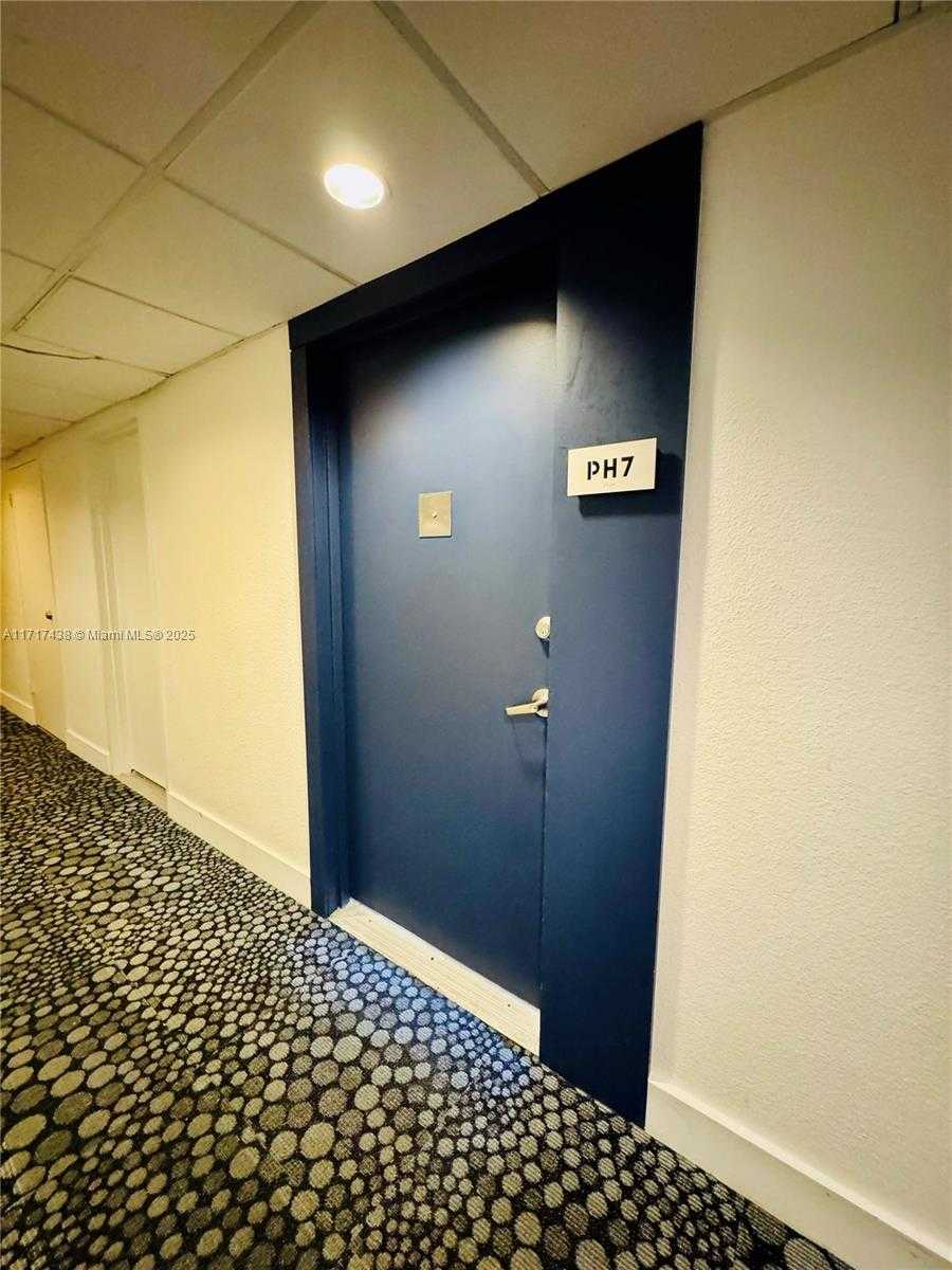 Small Image of 1000 WEST AVE #PH-07, Miami Beach Number 24