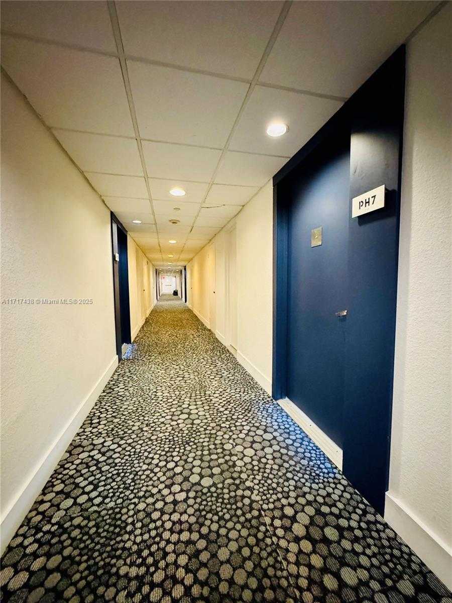 Small Image of 1000 WEST AVE #PH-07, Miami Beach Number 25