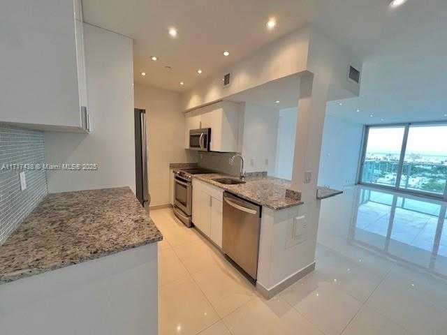 Small Image of 1000 WEST AVE #PH-07, Miami Beach Number 4