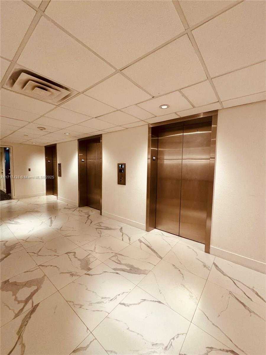 Small Image of 1000 WEST AVE #PH-07, Miami Beach Number 45