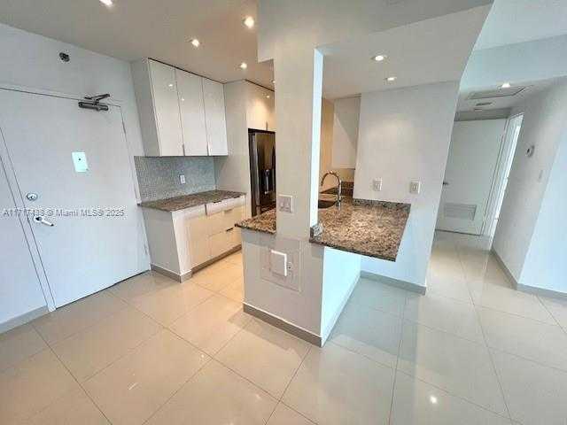 Small Image of 1000 WEST AVE #PH-07, Miami Beach Number 5