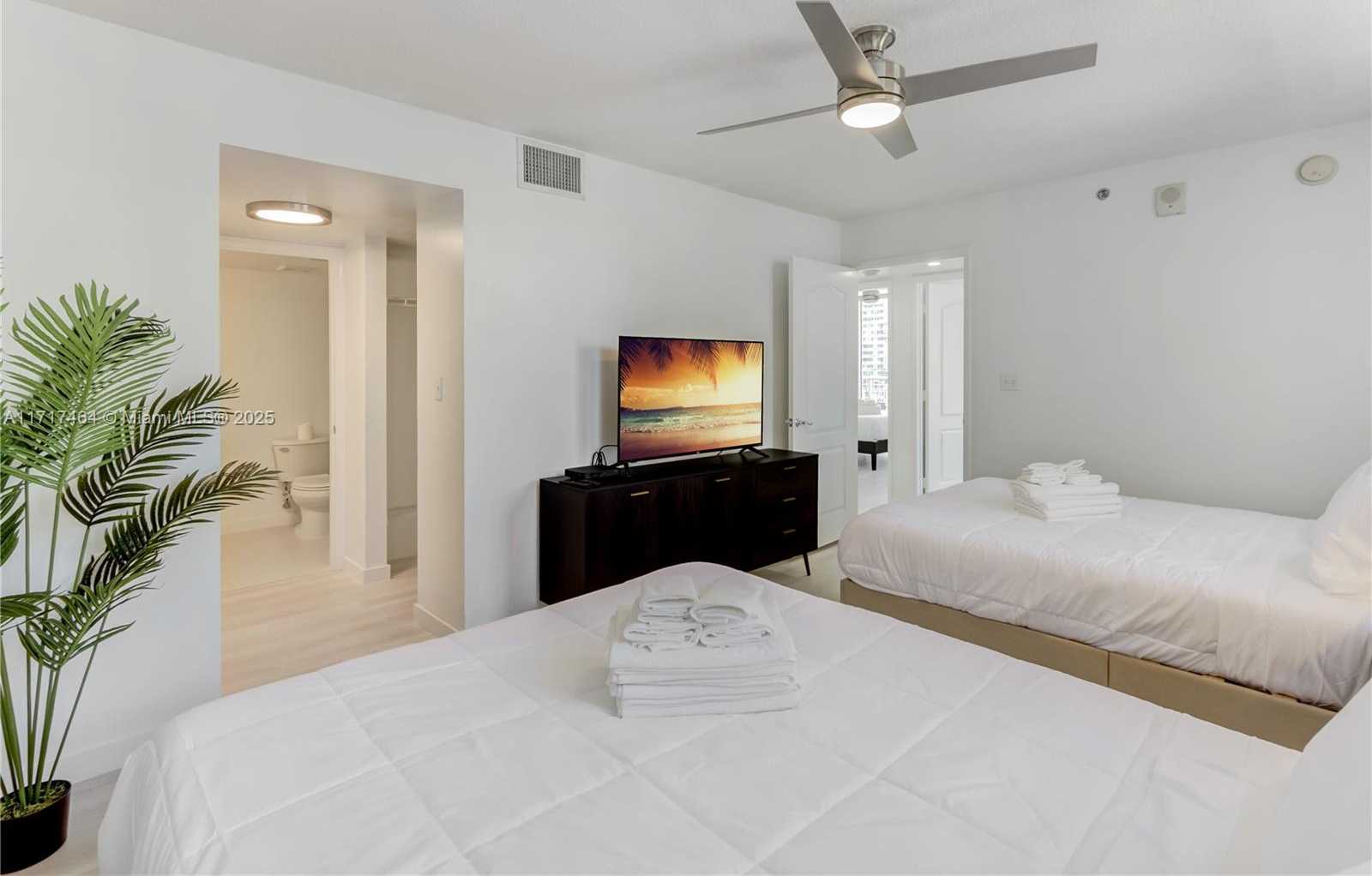 Small Image of 1200 BRICKELL BAY DR #2424, Miami Number 10