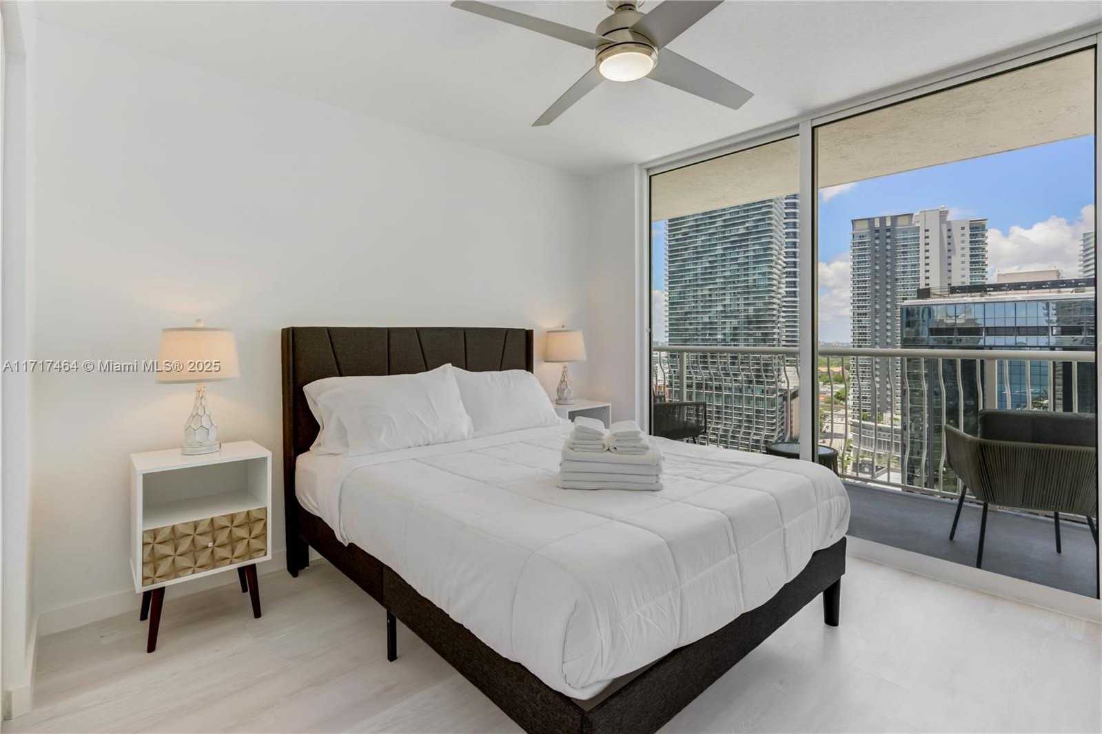 Small Image of 1200 BRICKELL BAY DR #2424, Miami Number 14