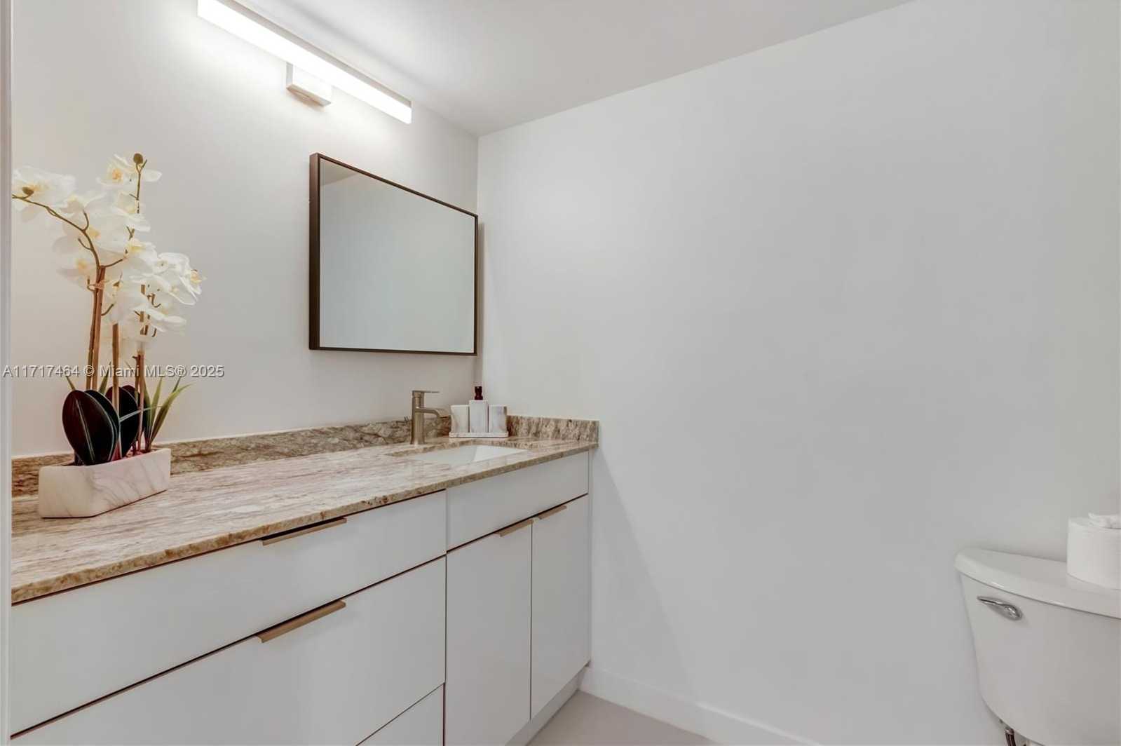 Small Image of 1200 BRICKELL BAY DR #2424, Miami Number 18