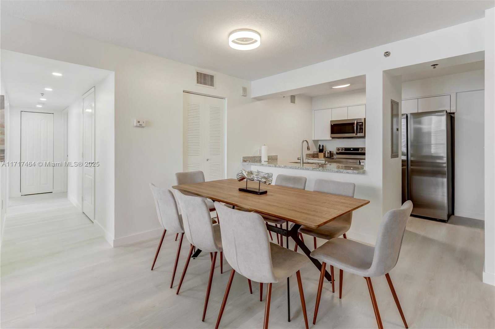 Small Image of 1200 BRICKELL BAY DR #2424, Miami Number 2