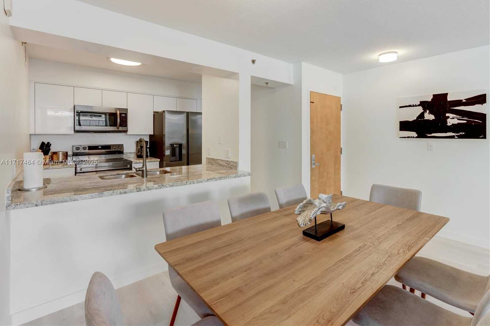 Small Image of 1200 BRICKELL BAY DR #2424, Miami Number 7