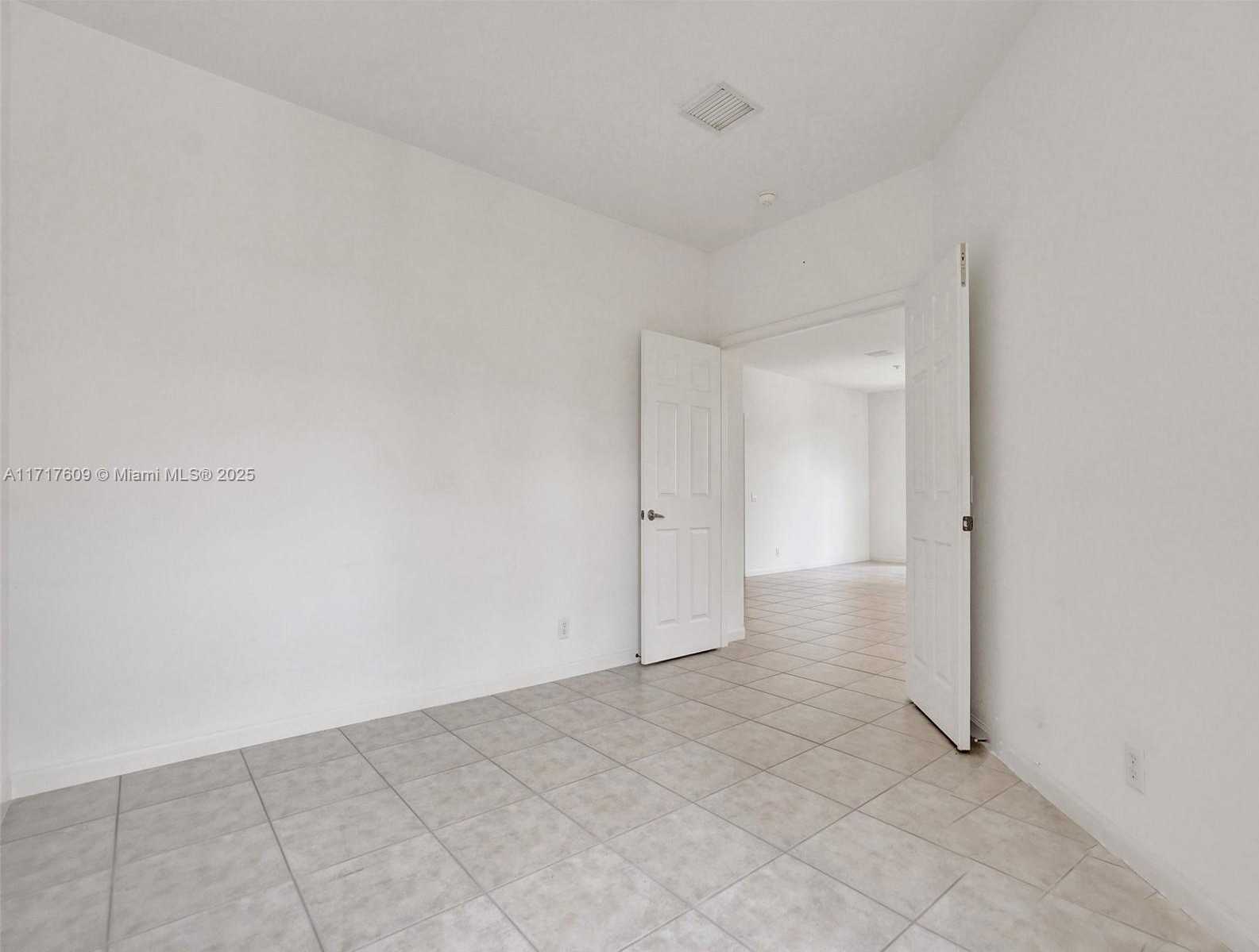 Small Image of 1689 PASSION VINE CIR #21-4, Weston Number 15