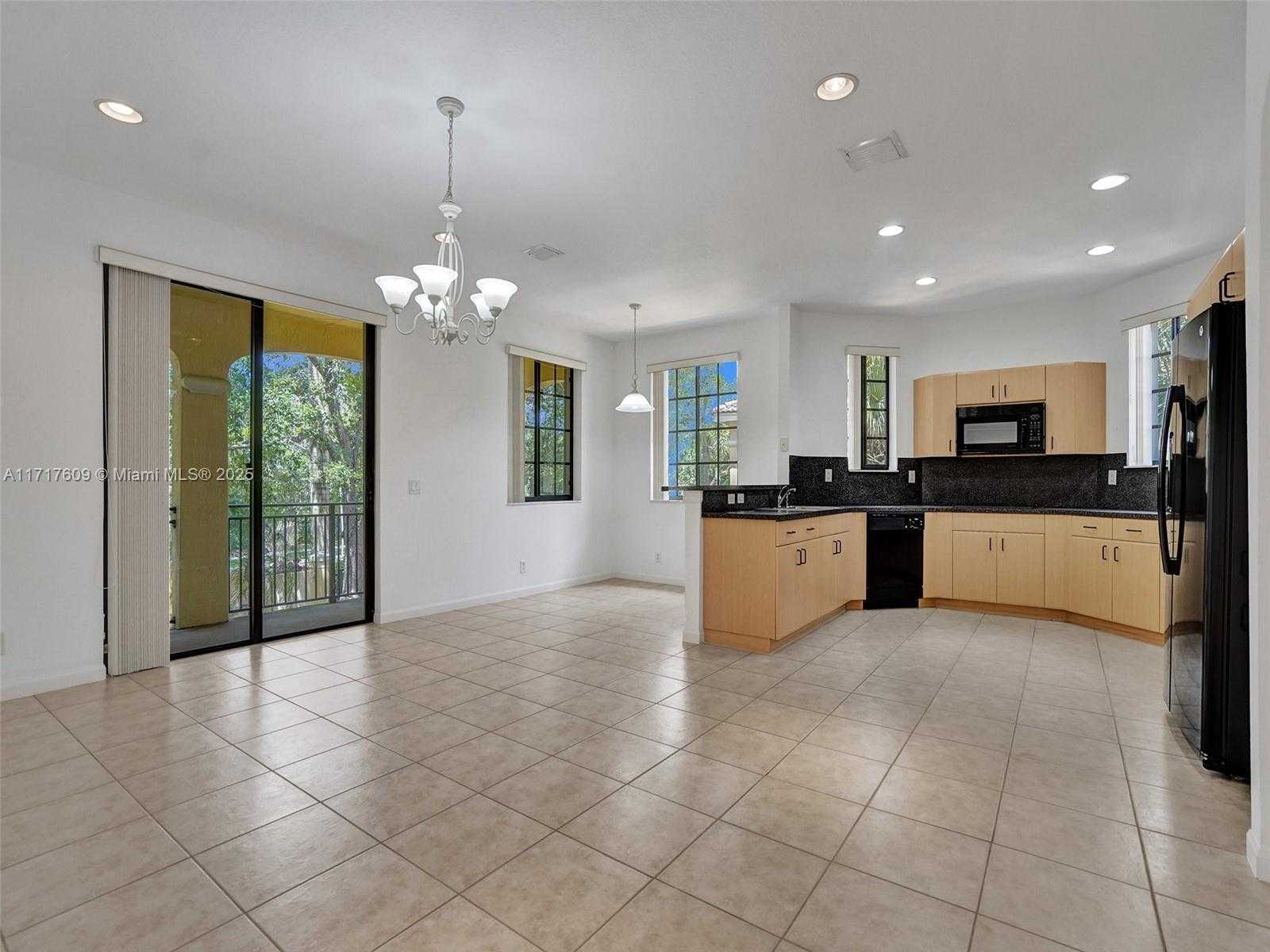 Small Image of 1689 PASSION VINE CIR #21-4, Weston Number 16