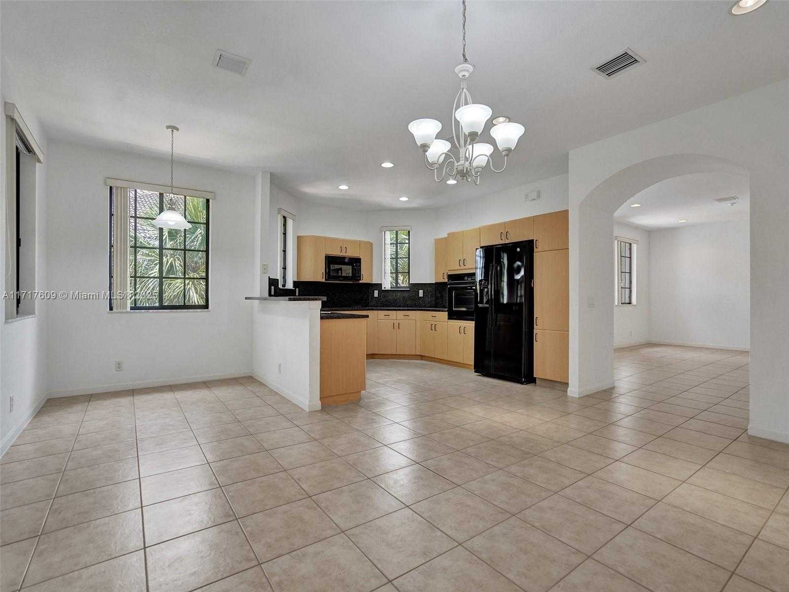 Small Image of 1689 PASSION VINE CIR #21-4, Weston Number 18