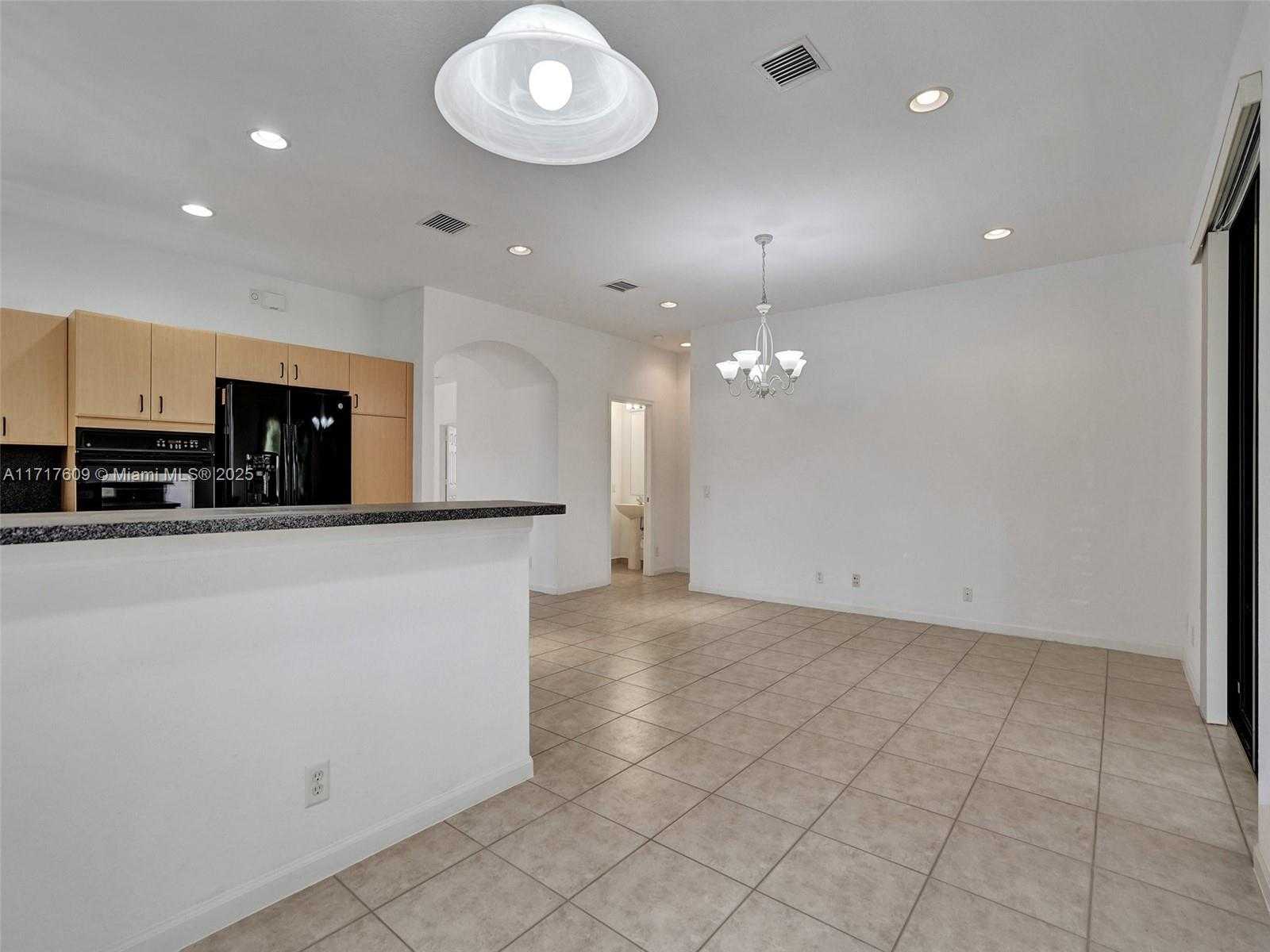 Small Image of 1689 PASSION VINE CIR #21-4, Weston Number 19