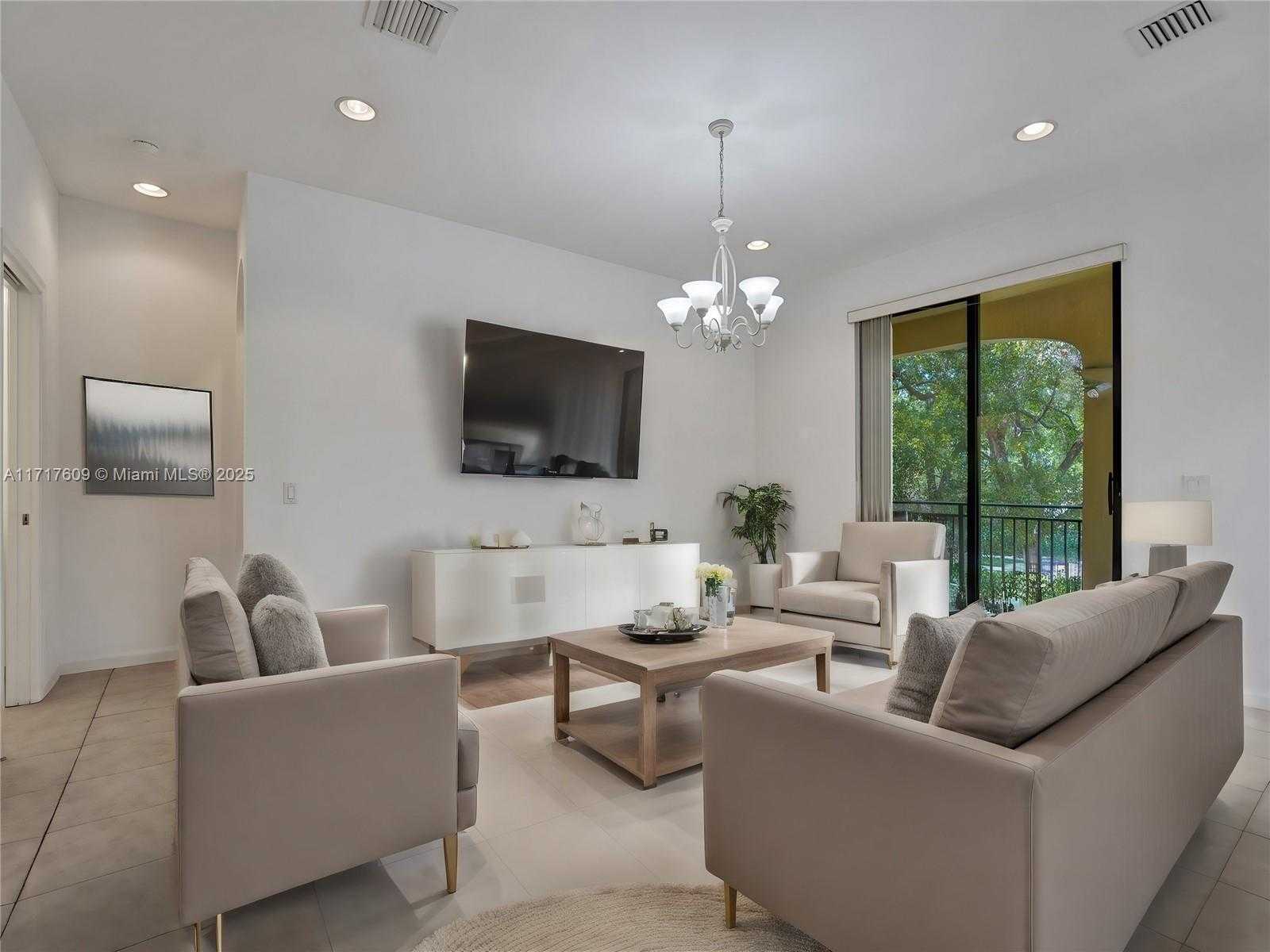 Small Image of 1689 PASSION VINE CIR #21-4, Weston Number 20