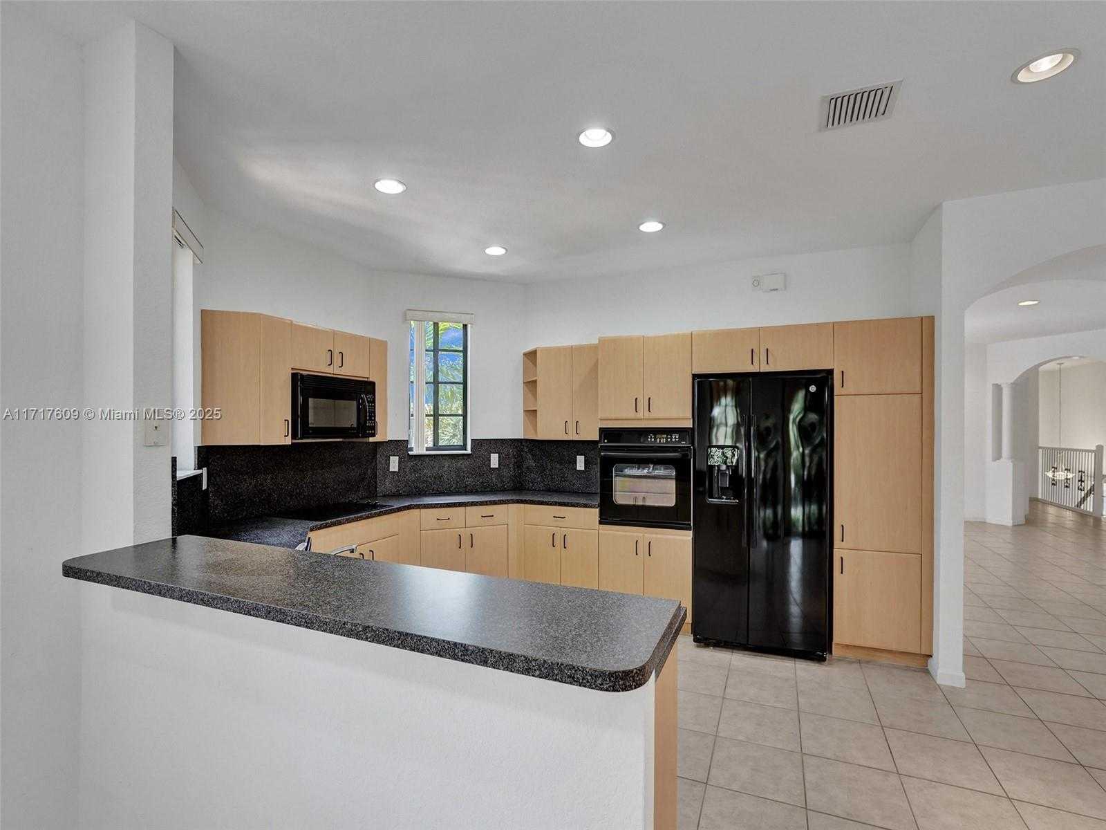 Small Image of 1689 PASSION VINE CIR #21-4, Weston Number 21