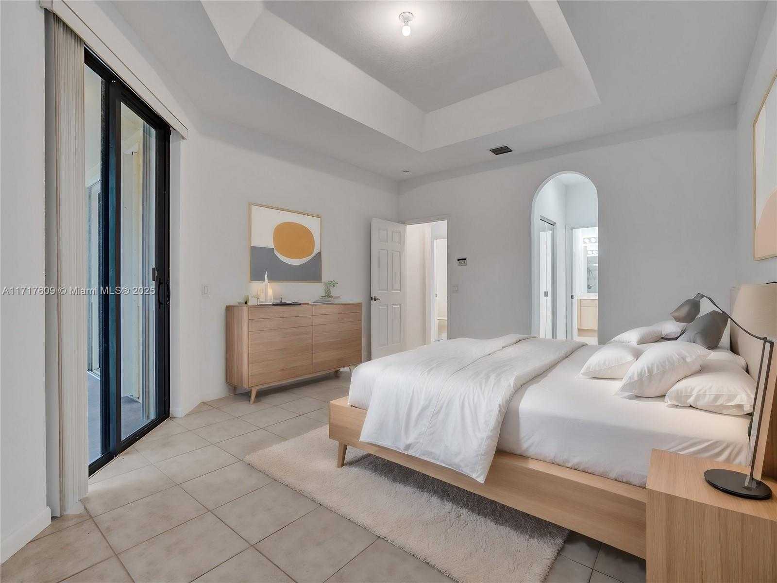 Small Image of 1689 PASSION VINE CIR #21-4, Weston Number 31