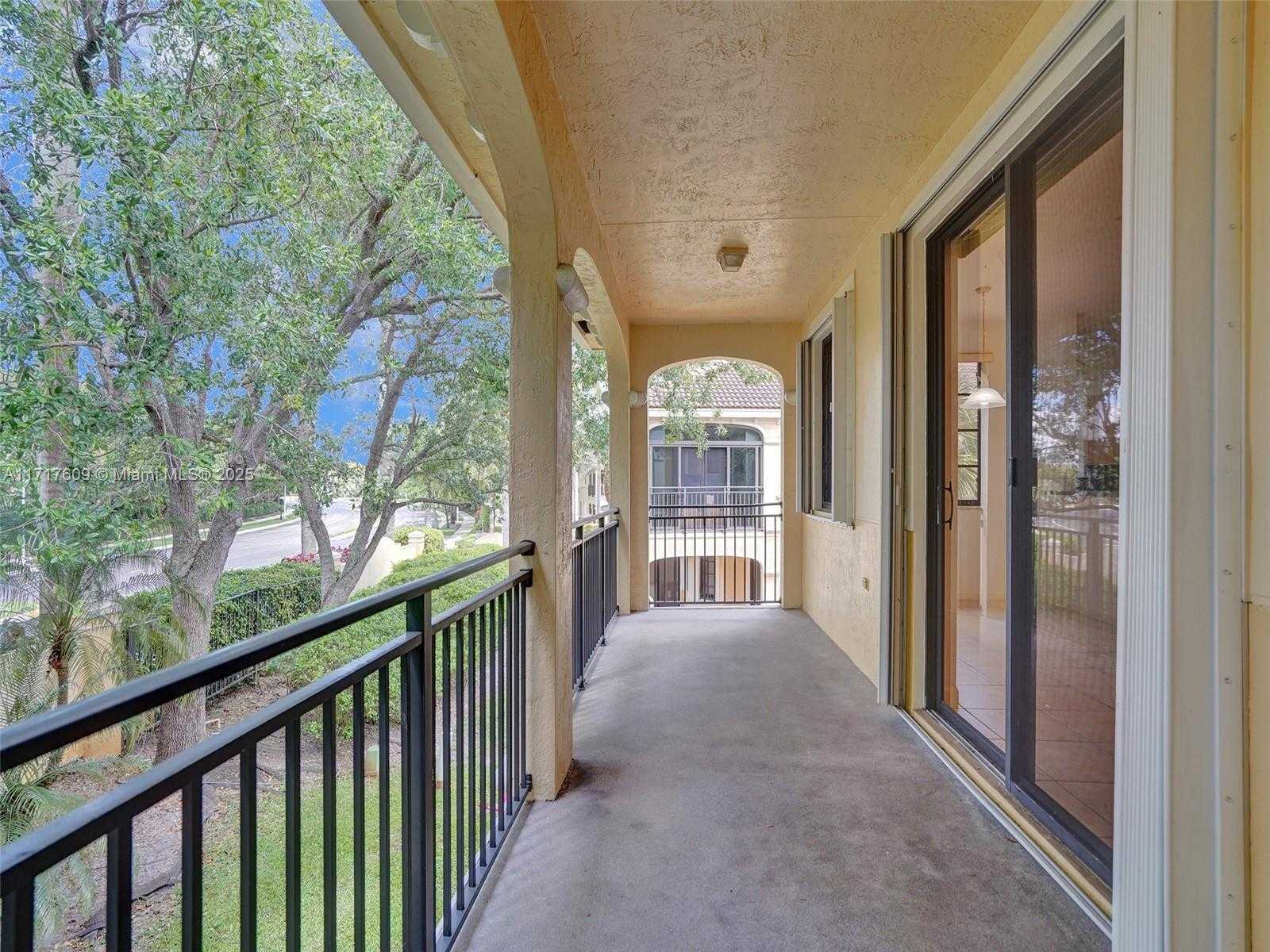 Small Image of 1689 PASSION VINE CIR #21-4, Weston Number 35