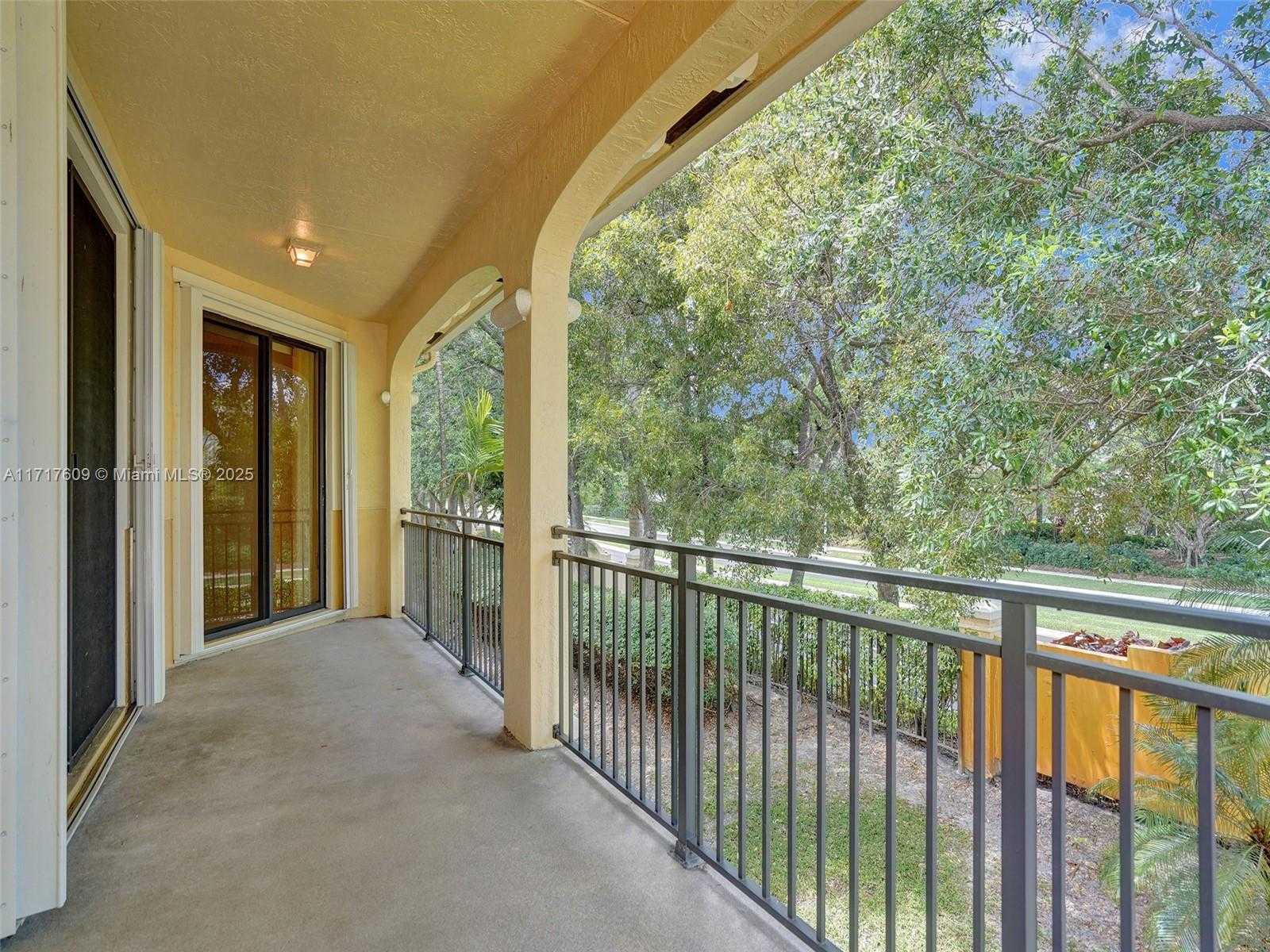 Small Image of 1689 PASSION VINE CIR #21-4, Weston Number 37