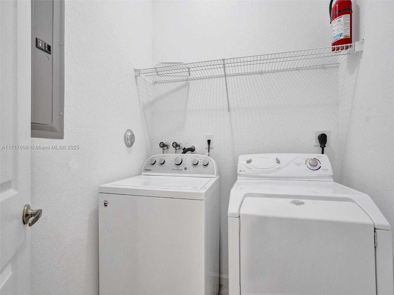 Small Image of 1689 PASSION VINE CIR #21-4, Weston Number 41