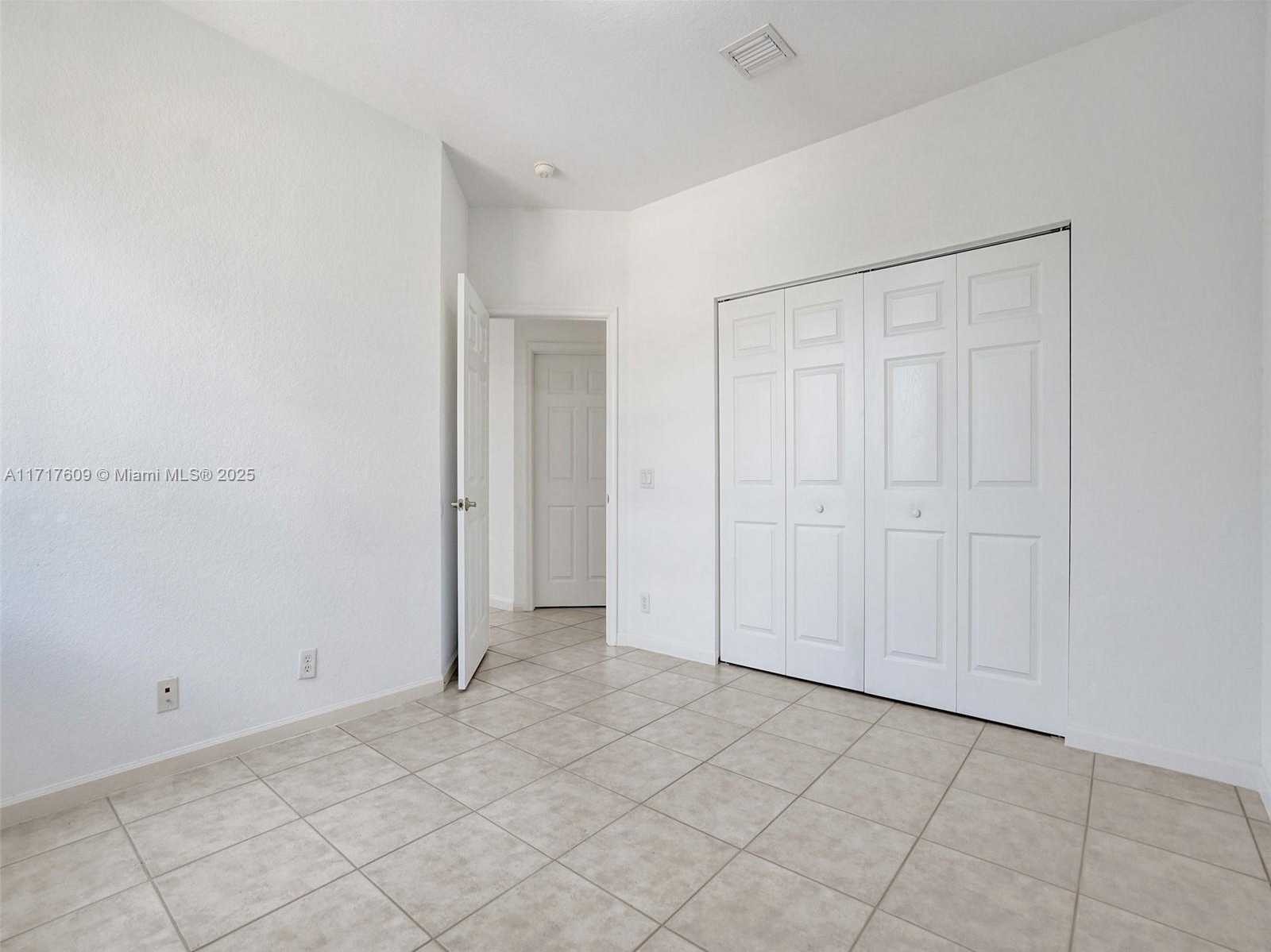 Small Image of 1689 PASSION VINE CIR #21-4, Weston Number 43