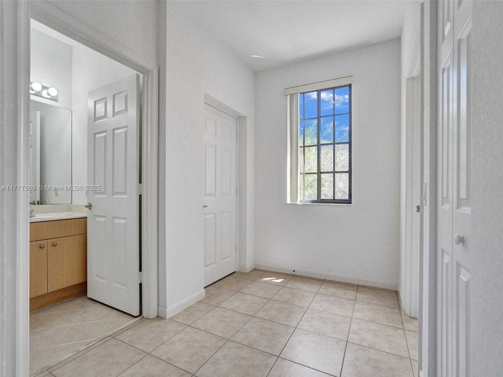 Small Image of 1689 PASSION VINE CIR #21-4, Weston Number 44