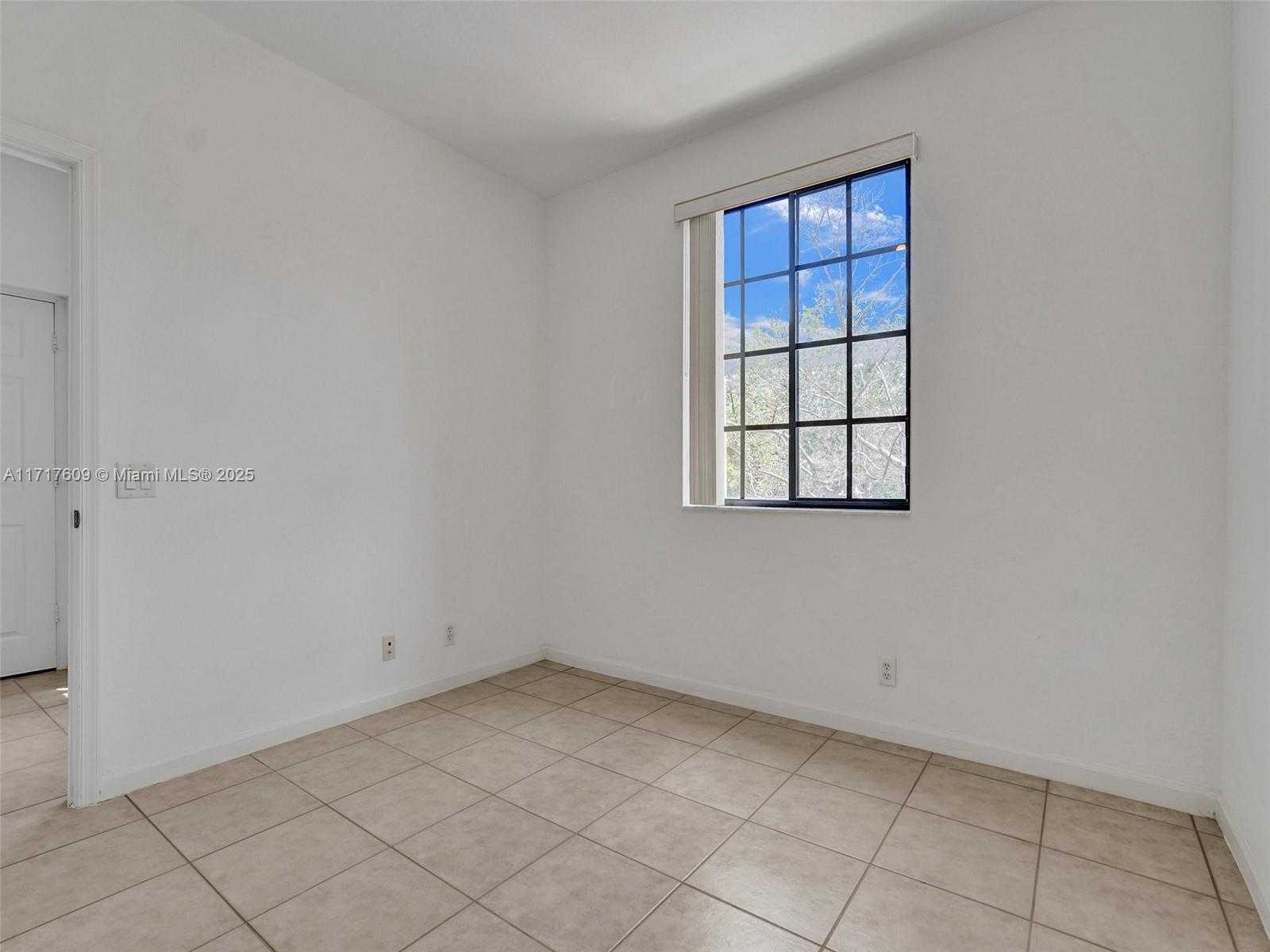Small Image of 1689 PASSION VINE CIR #21-4, Weston Number 46