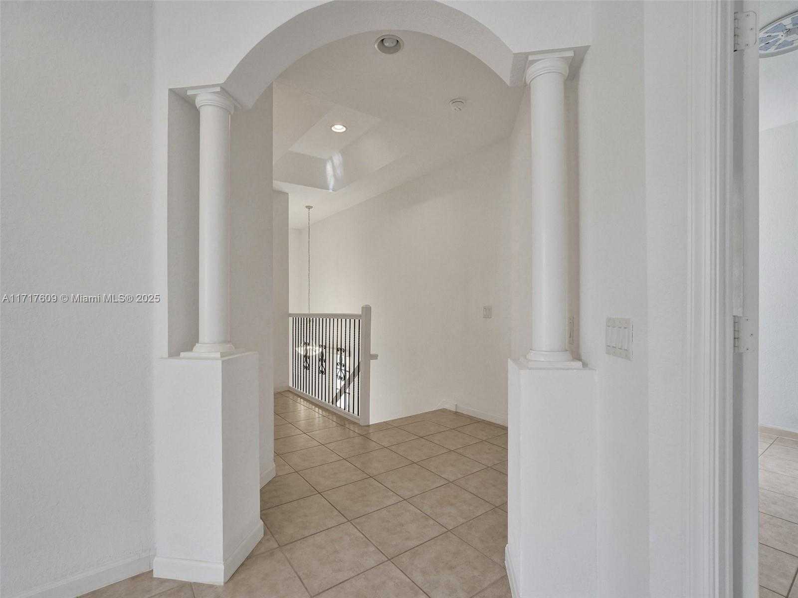 Small Image of 1689 PASSION VINE CIR #21-4, Weston Number 50