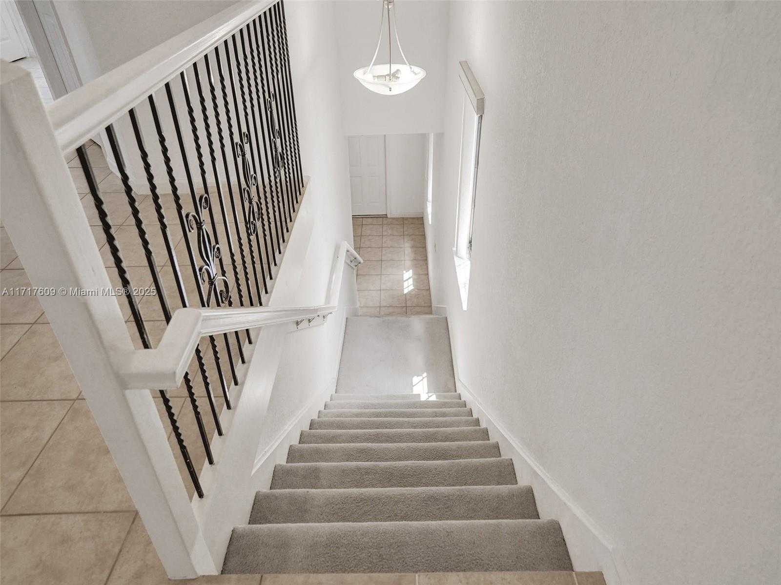 Small Image of 1689 PASSION VINE CIR #21-4, Weston Number 51
