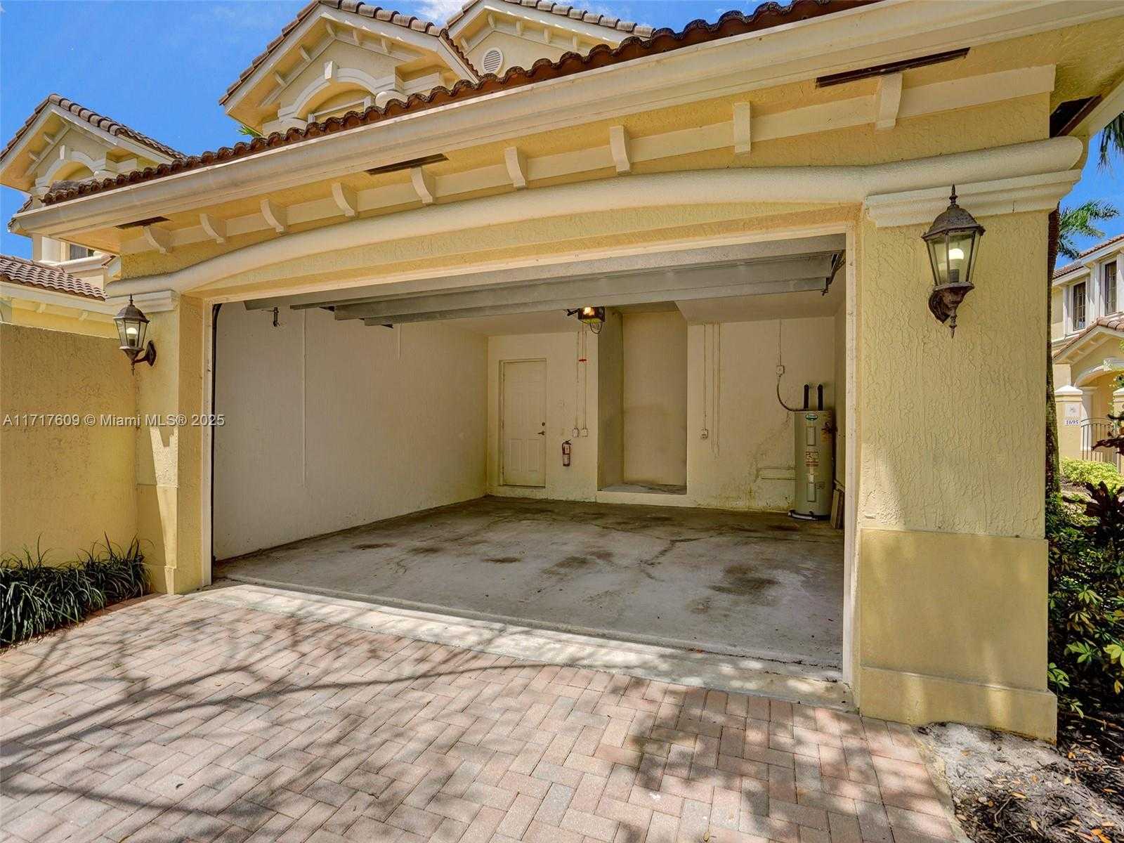Small Image of 1689 PASSION VINE CIR #21-4, Weston Number 52