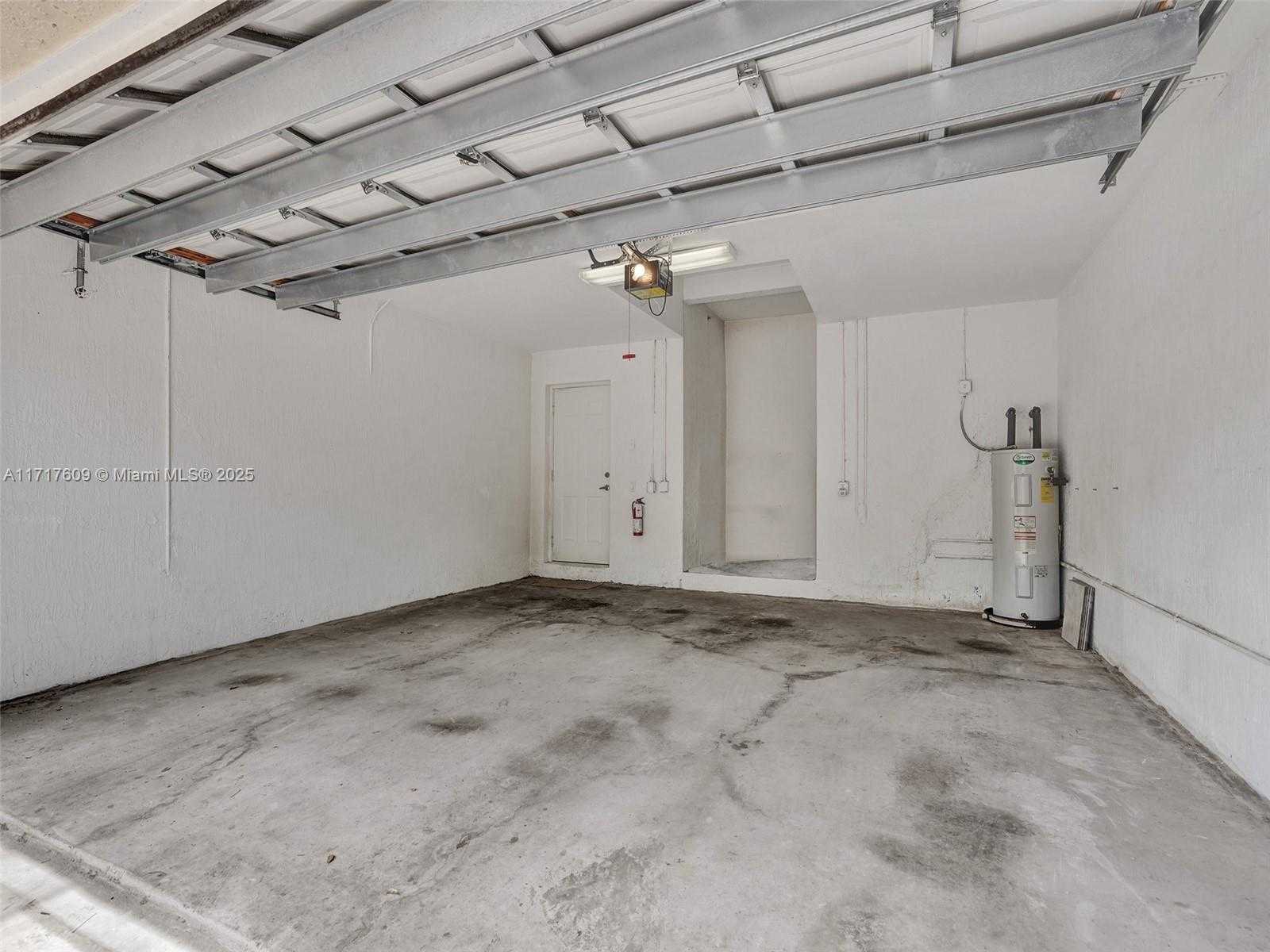 Small Image of 1689 PASSION VINE CIR #21-4, Weston Number 53