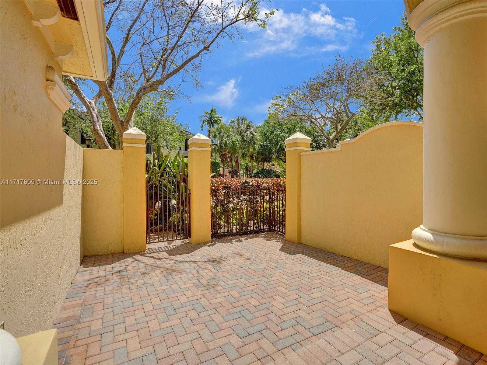 Small Image of 1689 PASSION VINE CIR #21-4, Weston Number 58