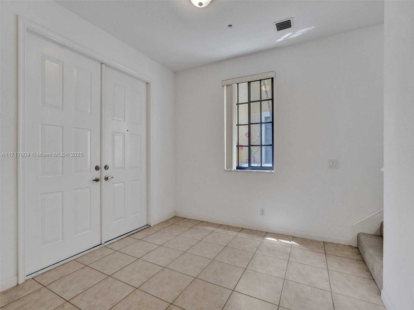 Small Image of 1689 PASSION VINE CIR #21-4, Weston Number 7