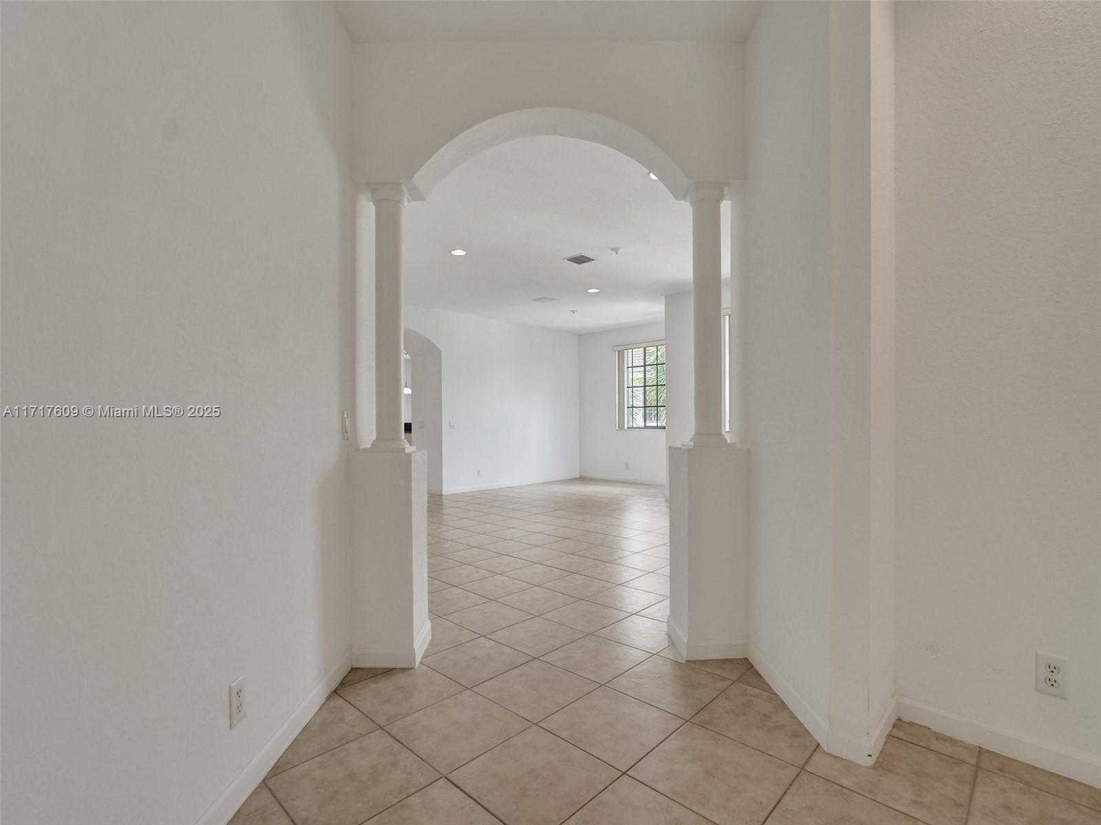 Small Image of 1689 PASSION VINE CIR #21-4, Weston Number 8