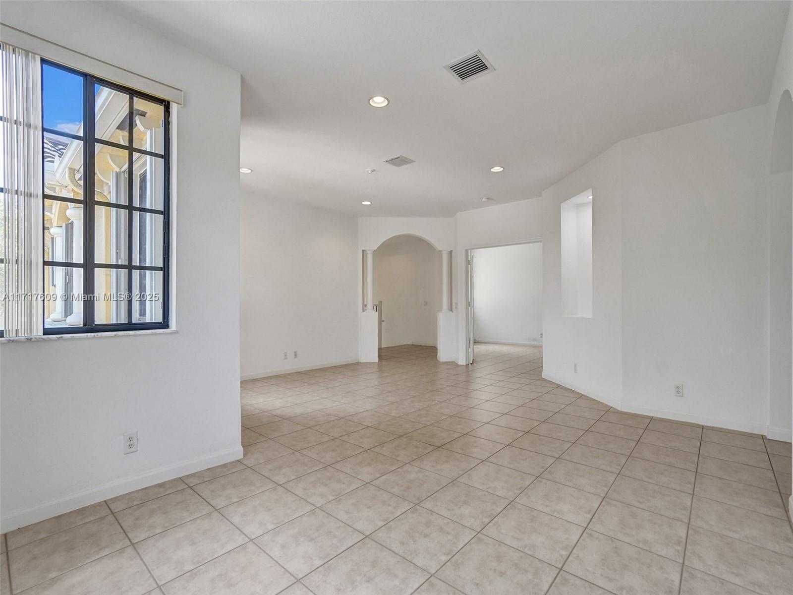 Small Image of 1689 PASSION VINE CIR #21-4, Weston Number 9