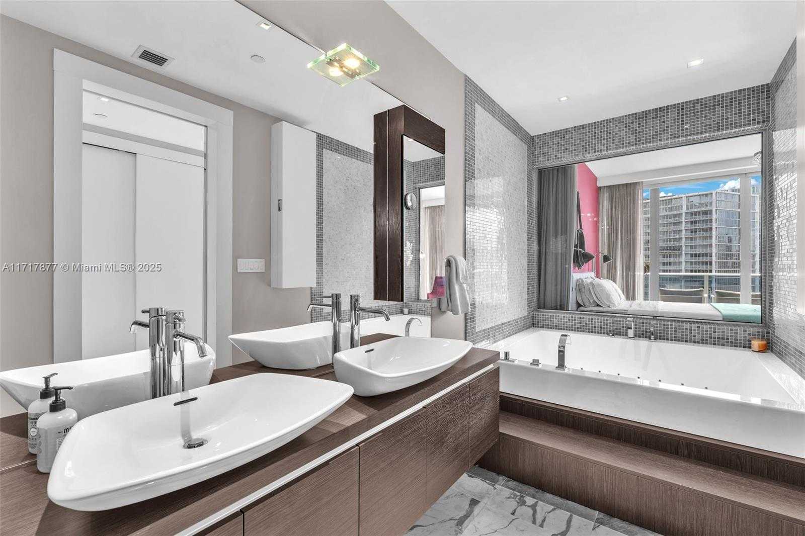 Small Image of 200 BISCAYNE BOULEVARD WAY #4804, Miami Number 20