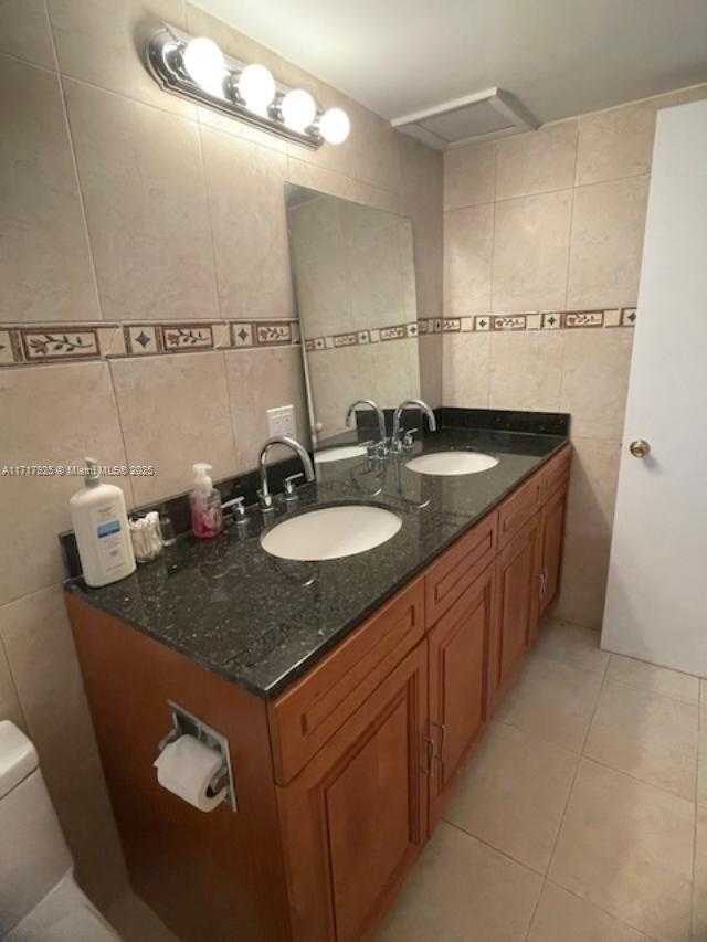 Small Image of 2920 POINT EAST DR #N106, Aventura Number 28