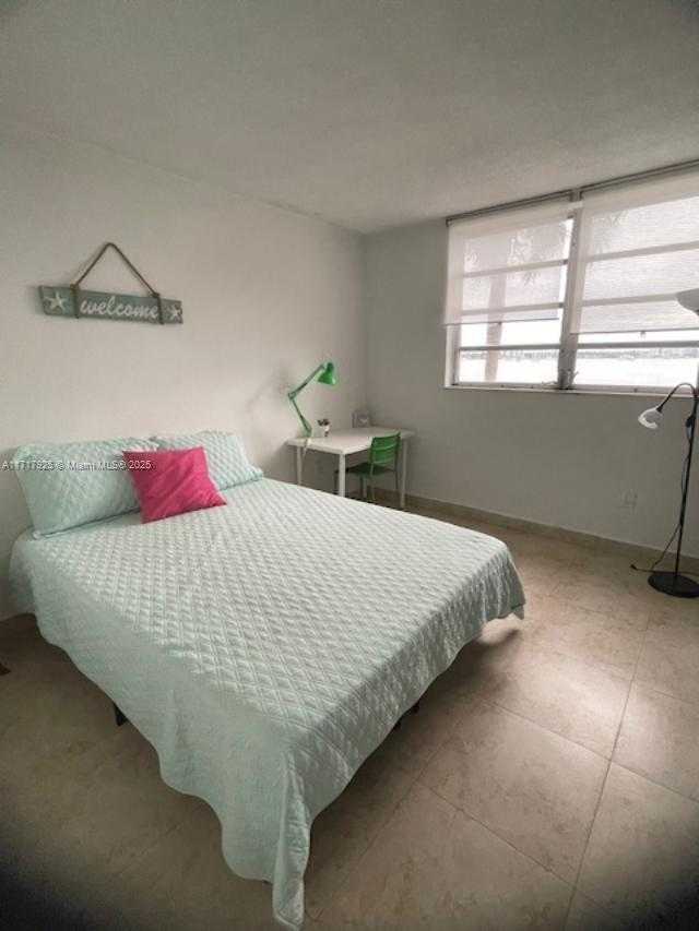 Small Image of 2920 POINT EAST DR #N106, Aventura Number 33