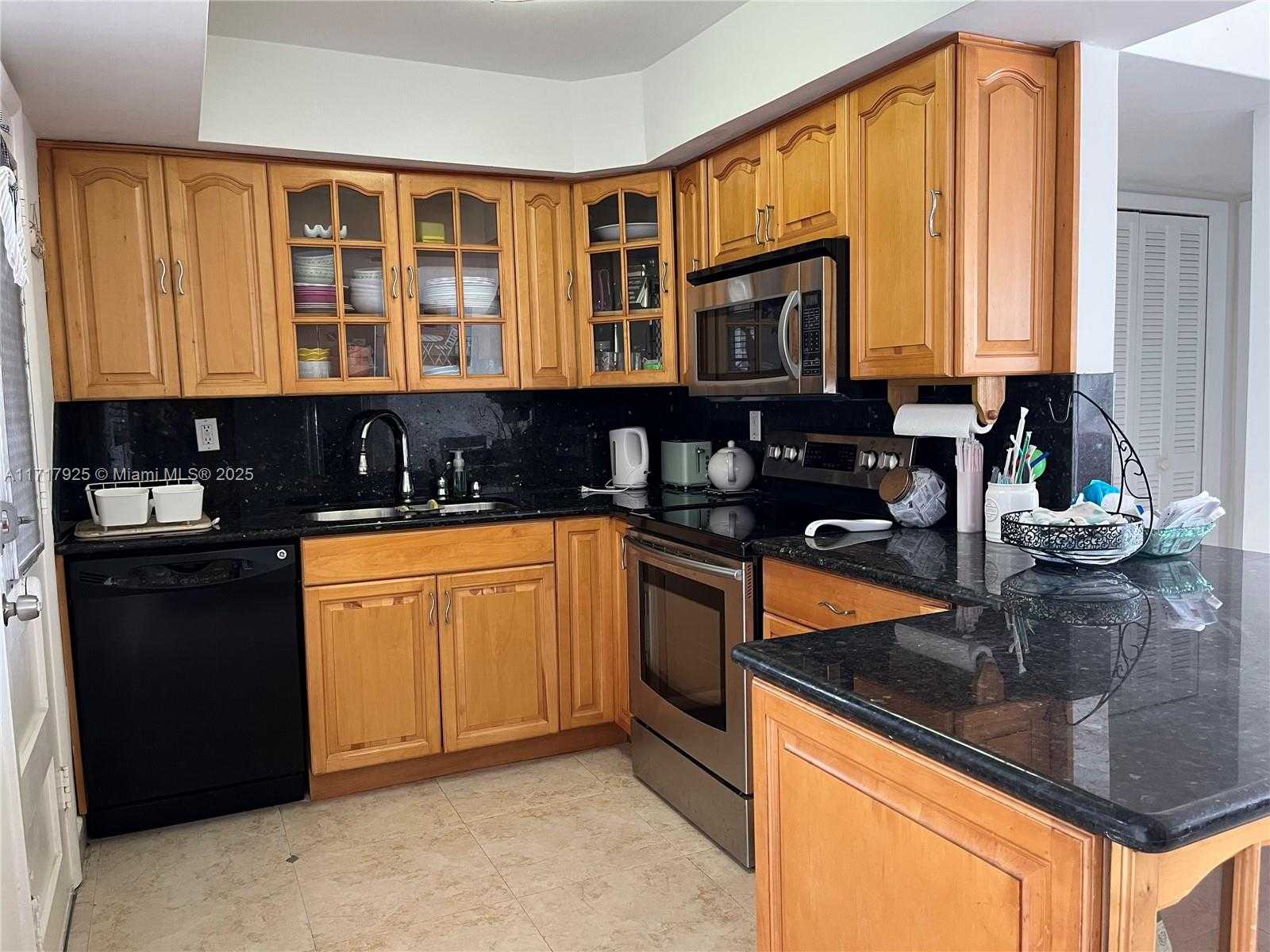 Small Image of 2920 POINT EAST DR #N106, Aventura Number 4
