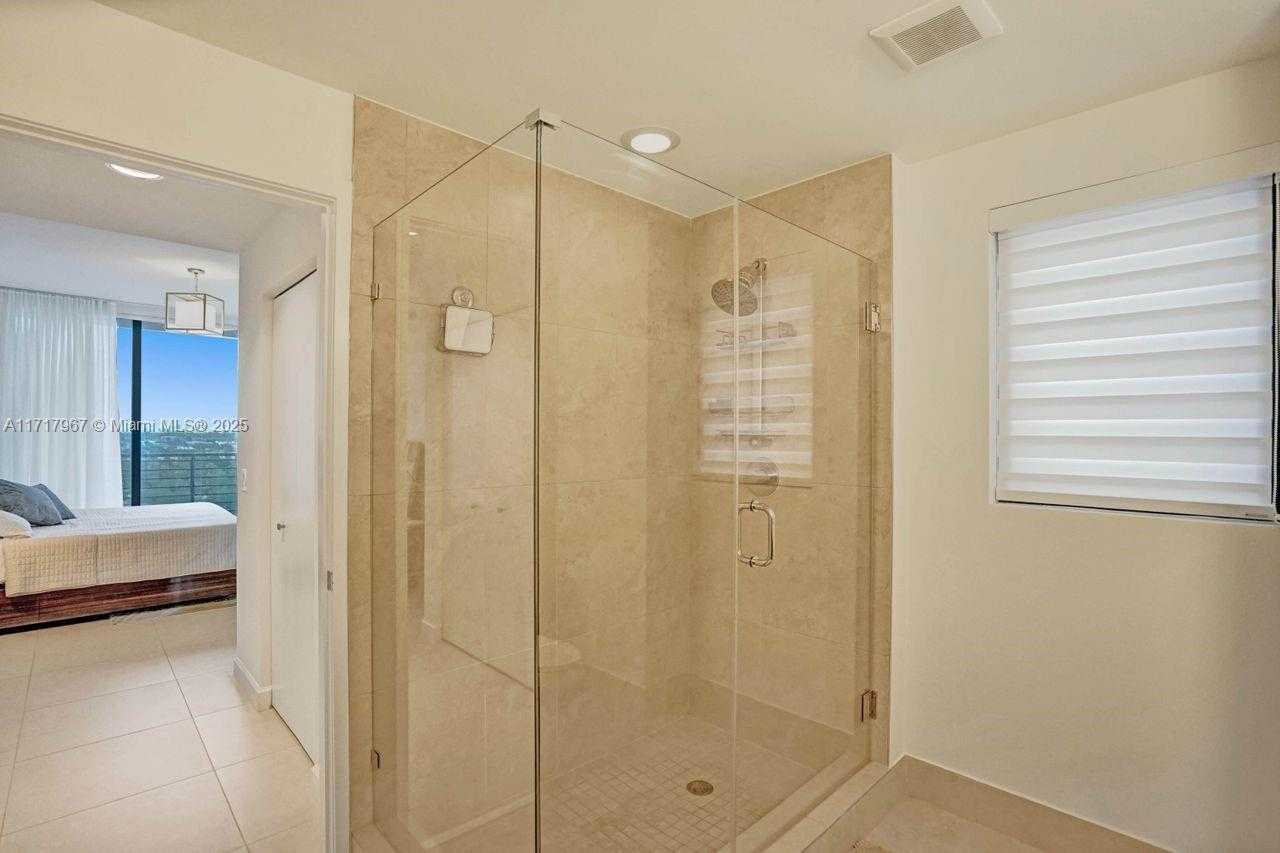 Small Image of 5350 NW 84th Ave, Doral, FL 33166, USA Number 25