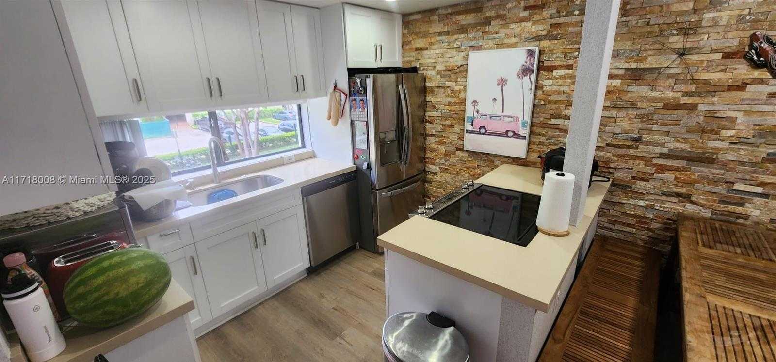 Small Image of 17021 NORTH BAY RD #219, Sunny Isles Beach Number 2