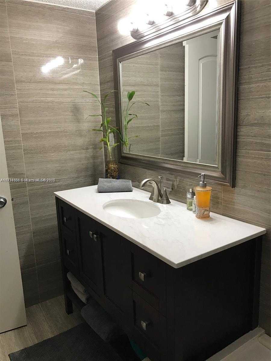 Small Image of 17021 NORTH BAY RD #219, Sunny Isles Beach Number 7