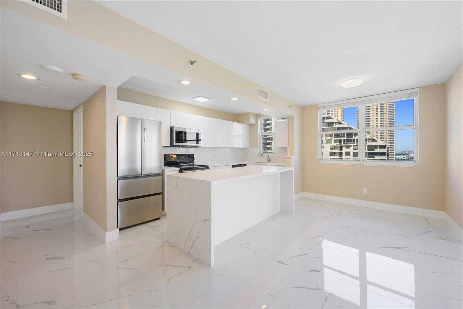 Small Image of 770 CLAUGHTON ISLAND DR #1215, Miami Number 10
