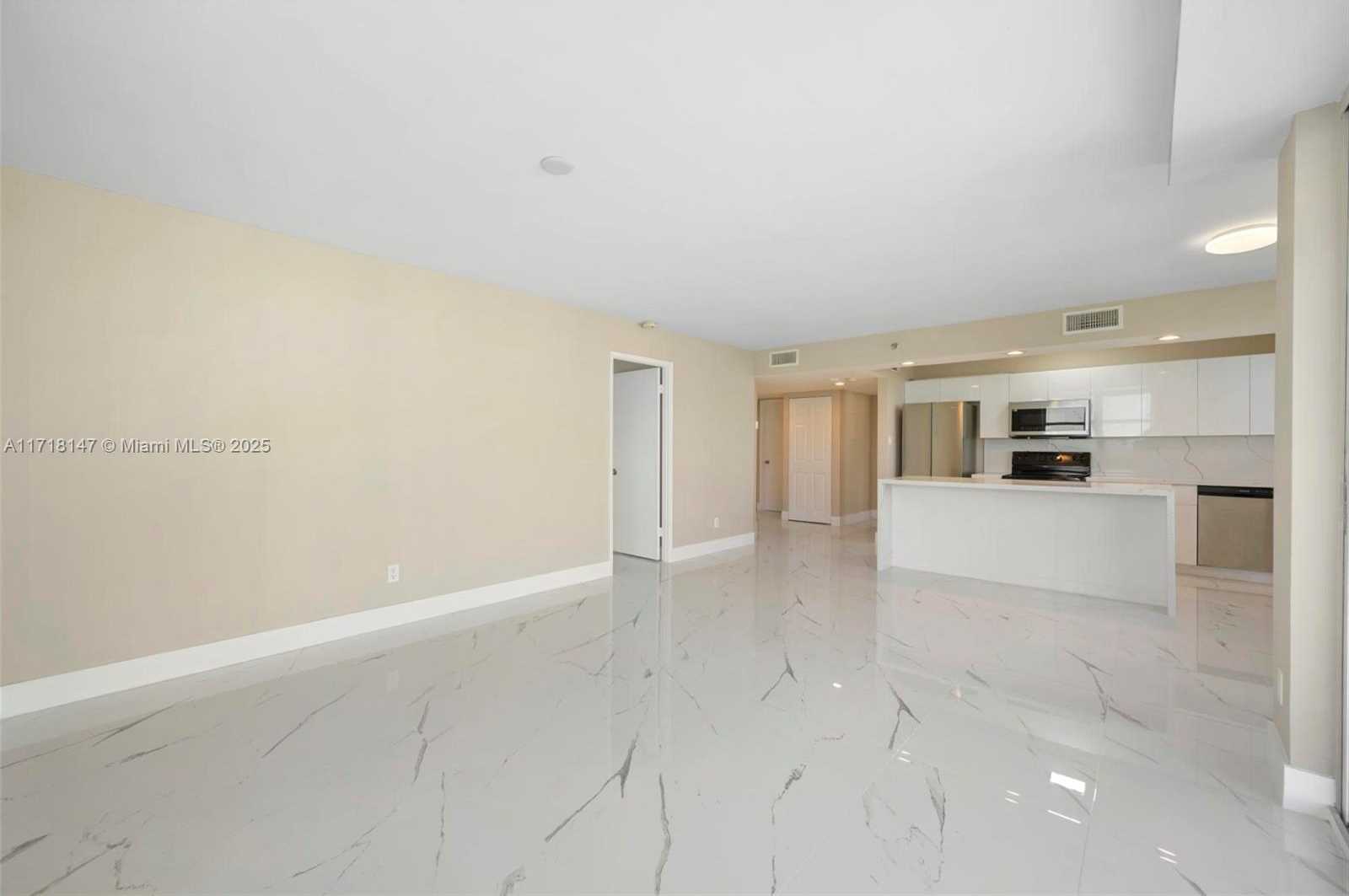 Small Image of 770 CLAUGHTON ISLAND DR #1215, Miami Number 11