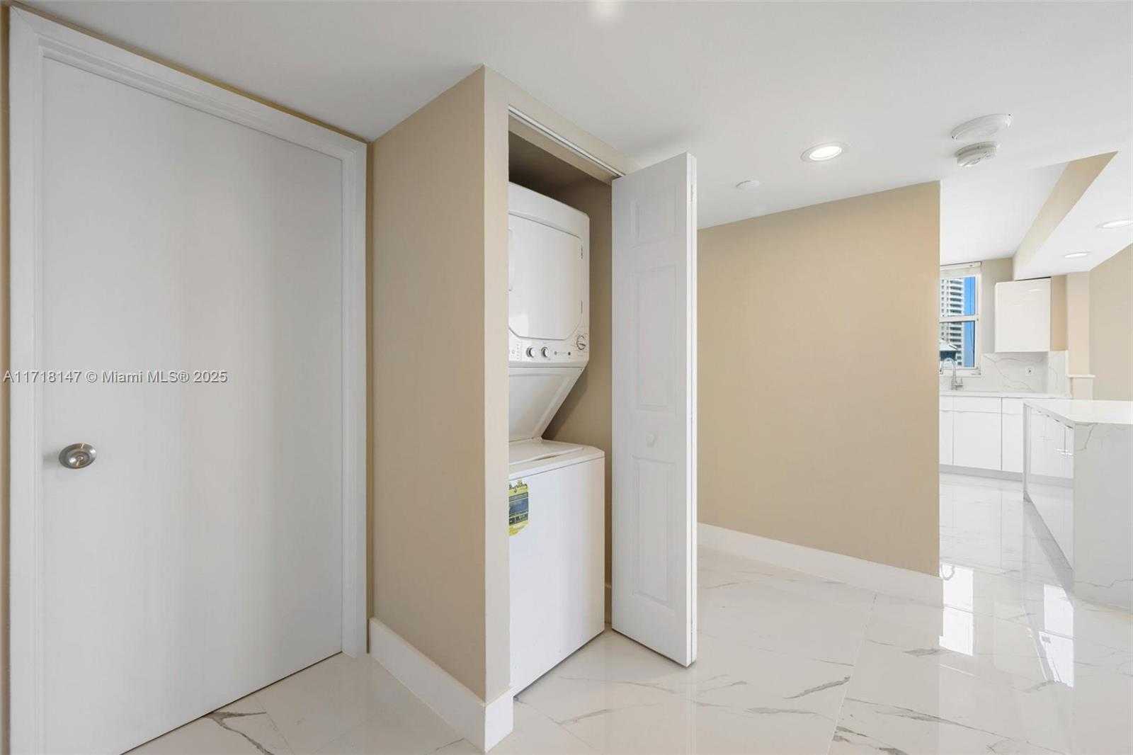 Small Image of 770 CLAUGHTON ISLAND DR #1215, Miami Number 12