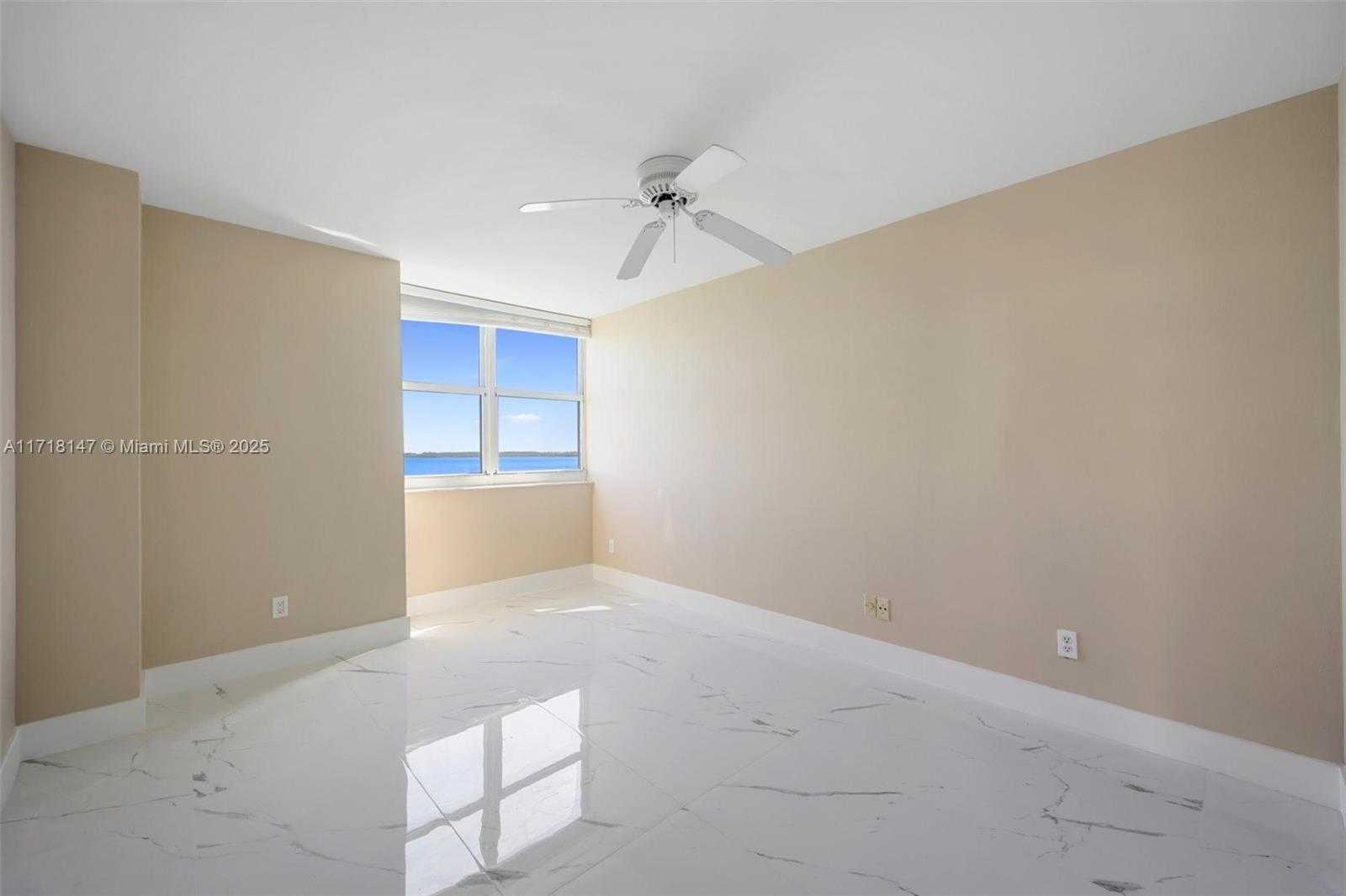 Small Image of 770 CLAUGHTON ISLAND DR #1215, Miami Number 14