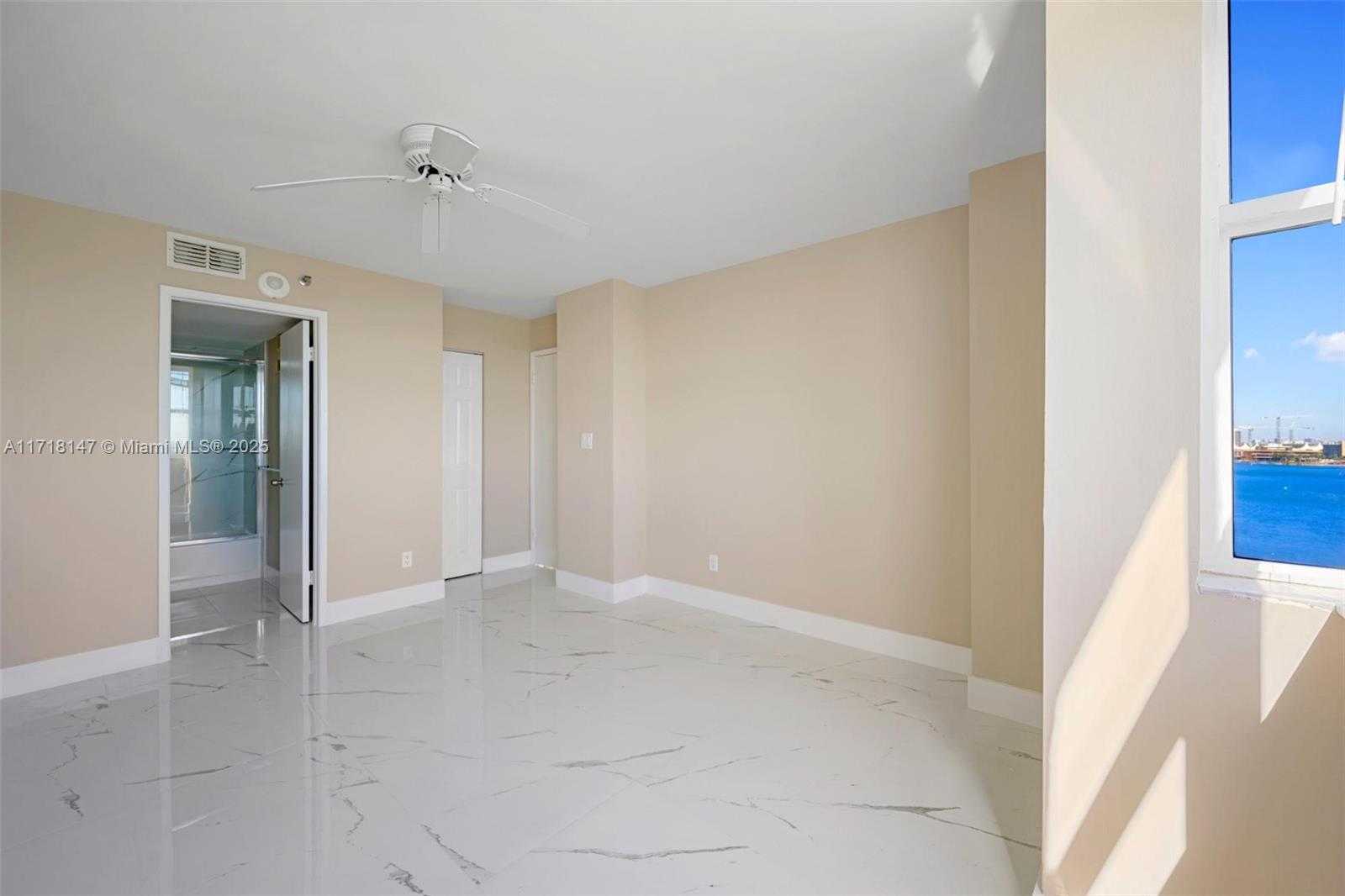 Small Image of 770 CLAUGHTON ISLAND DR #1215, Miami Number 16