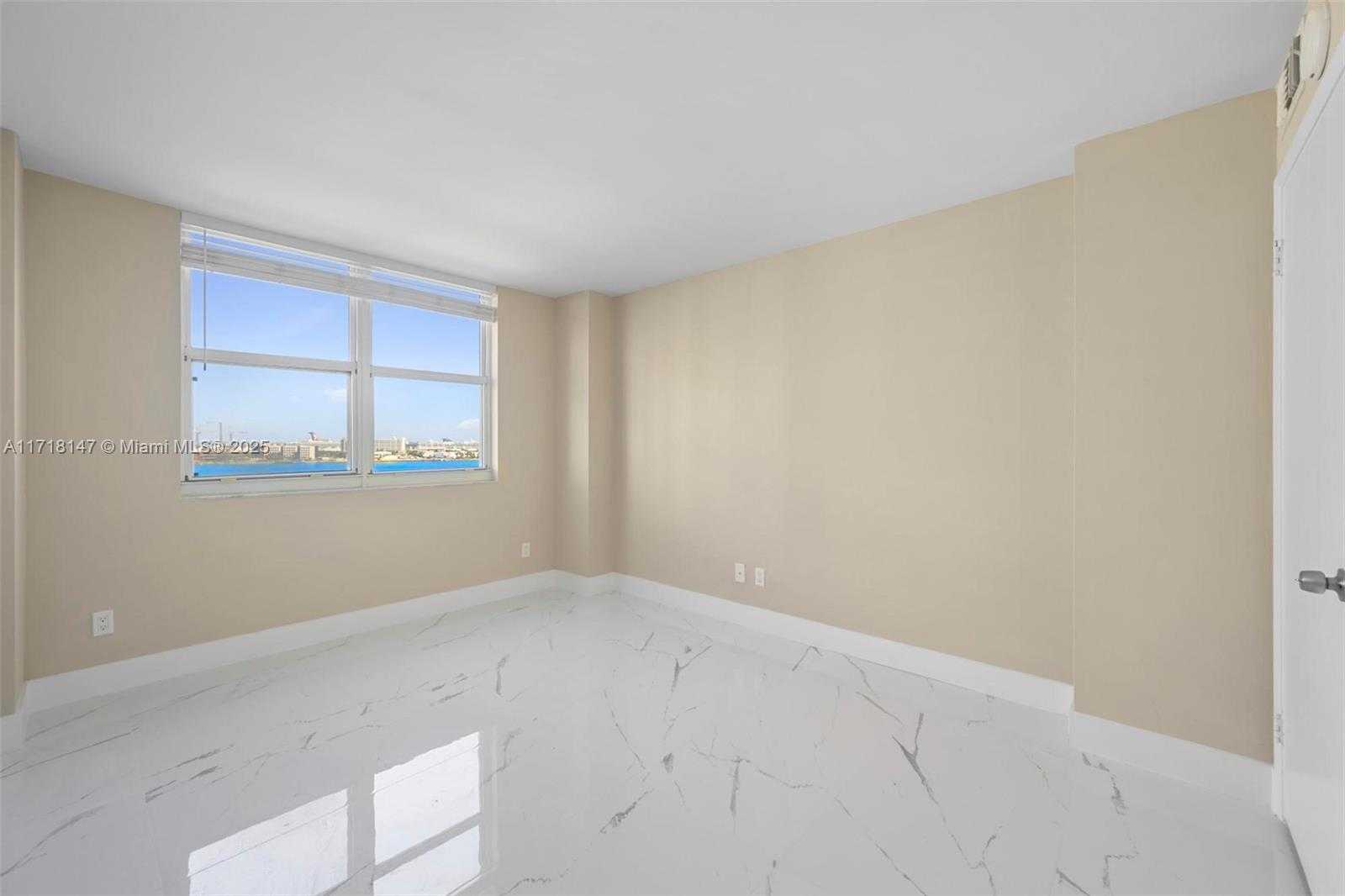 Small Image of 770 CLAUGHTON ISLAND DR #1215, Miami Number 19