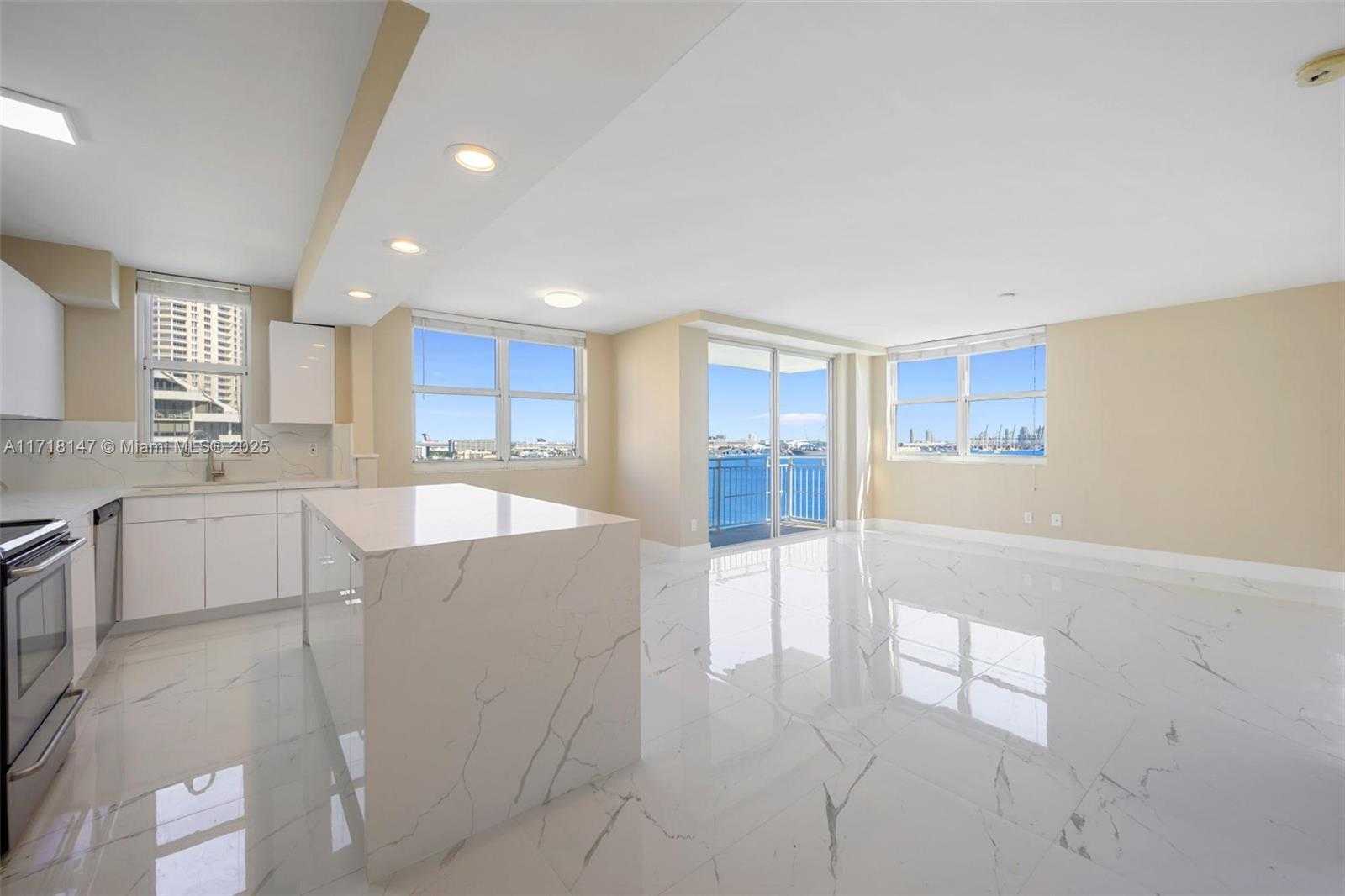 Small Image of 770 CLAUGHTON ISLAND DR #1215, Miami Number 2