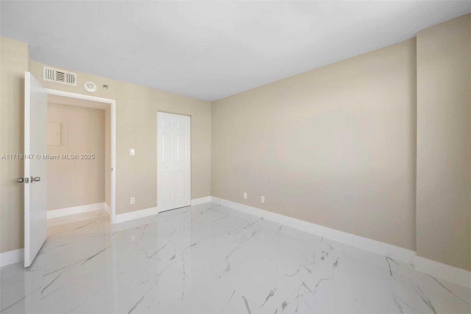 Small Image of 770 CLAUGHTON ISLAND DR #1215, Miami Number 20