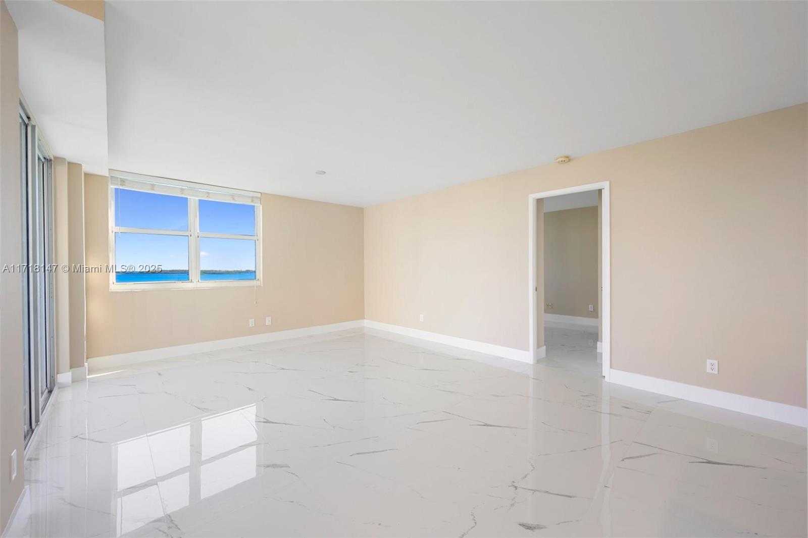 Small Image of 770 CLAUGHTON ISLAND DR #1215, Miami Number 21