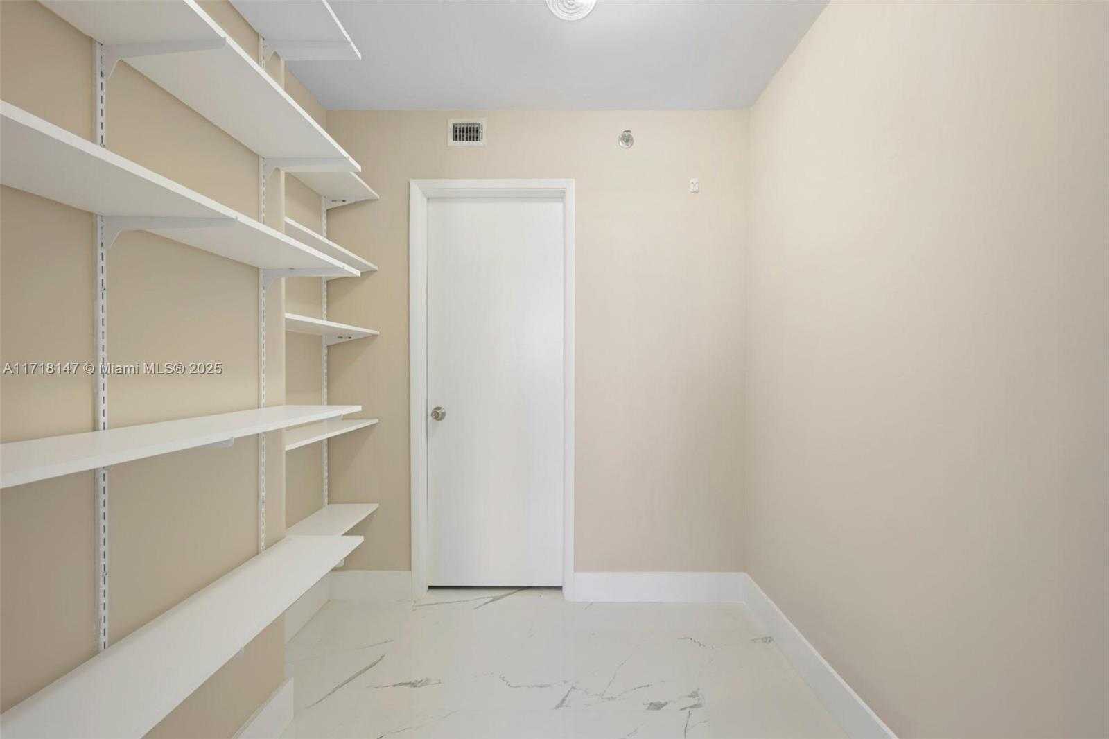 Small Image of 770 CLAUGHTON ISLAND DR #1215, Miami Number 22