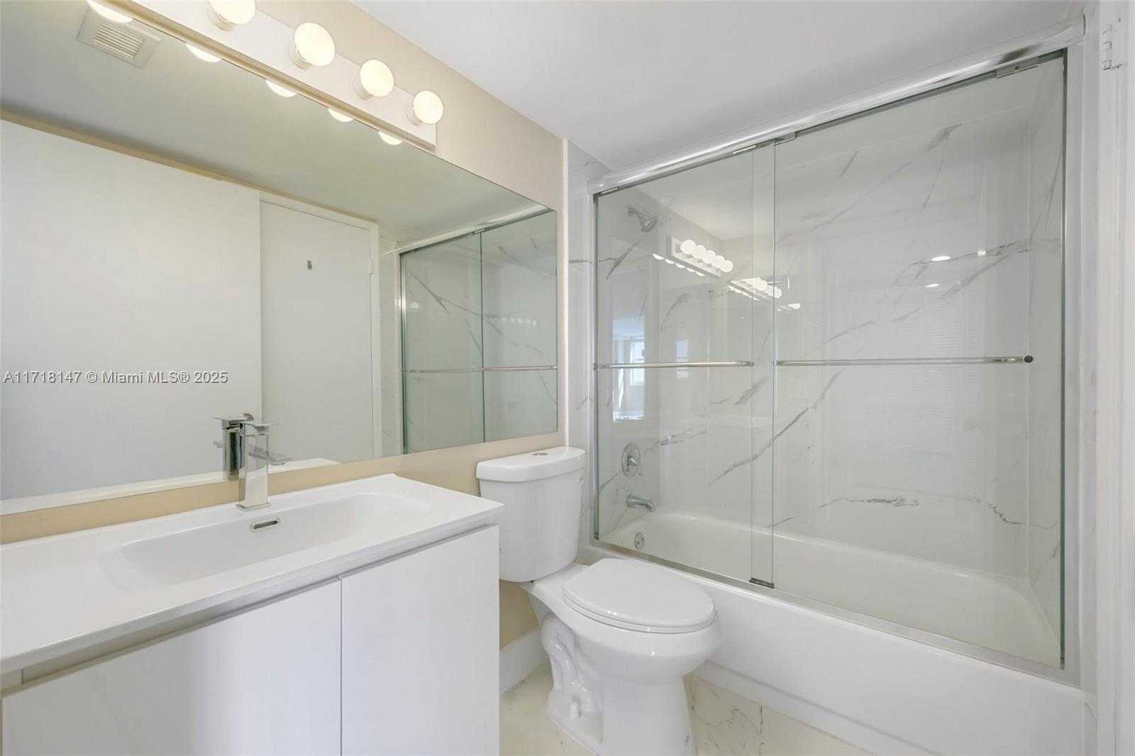 Small Image of 770 CLAUGHTON ISLAND DR #1215, Miami Number 23